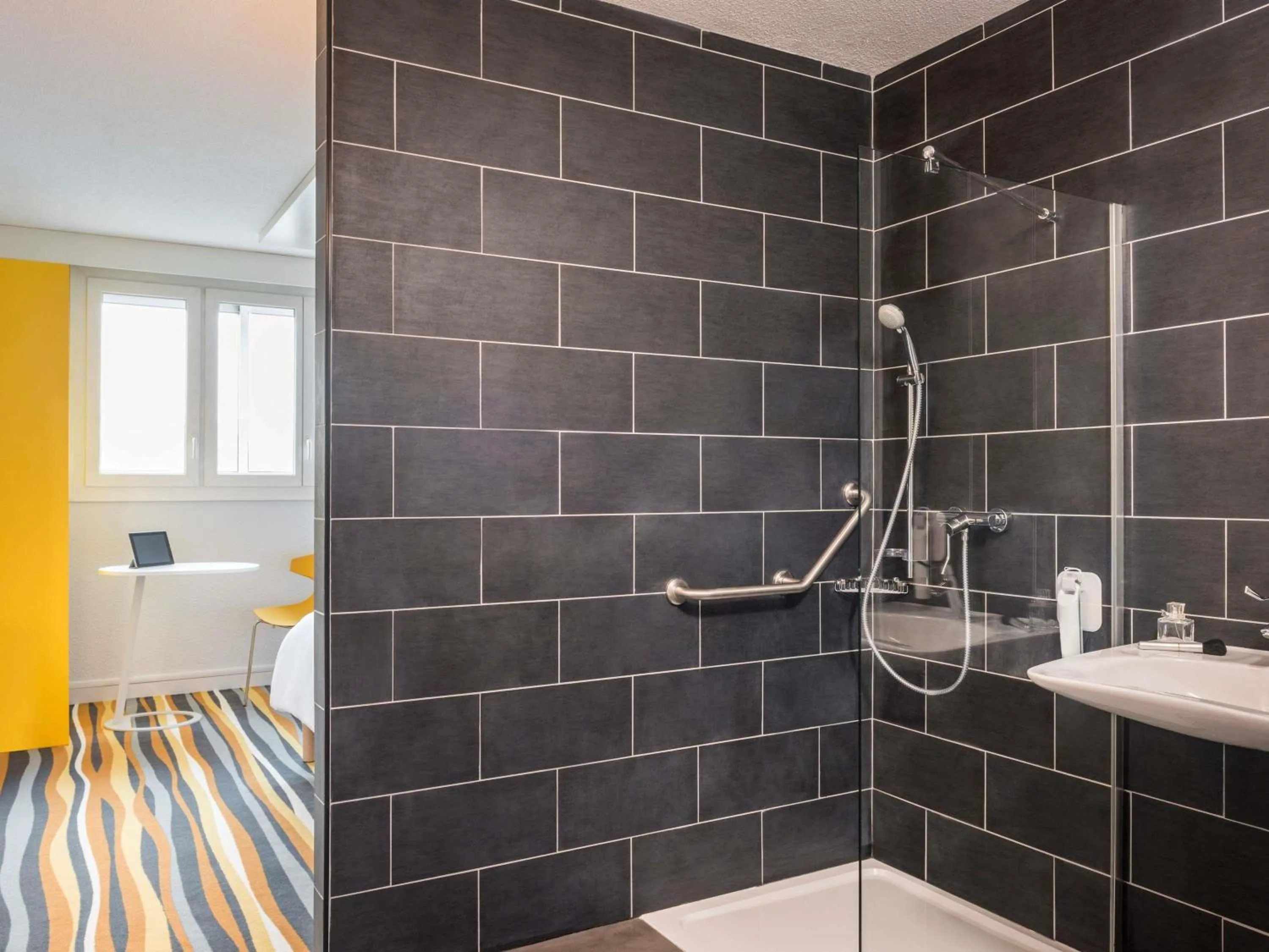 Bedroom in ibis Styles Meaux Centre