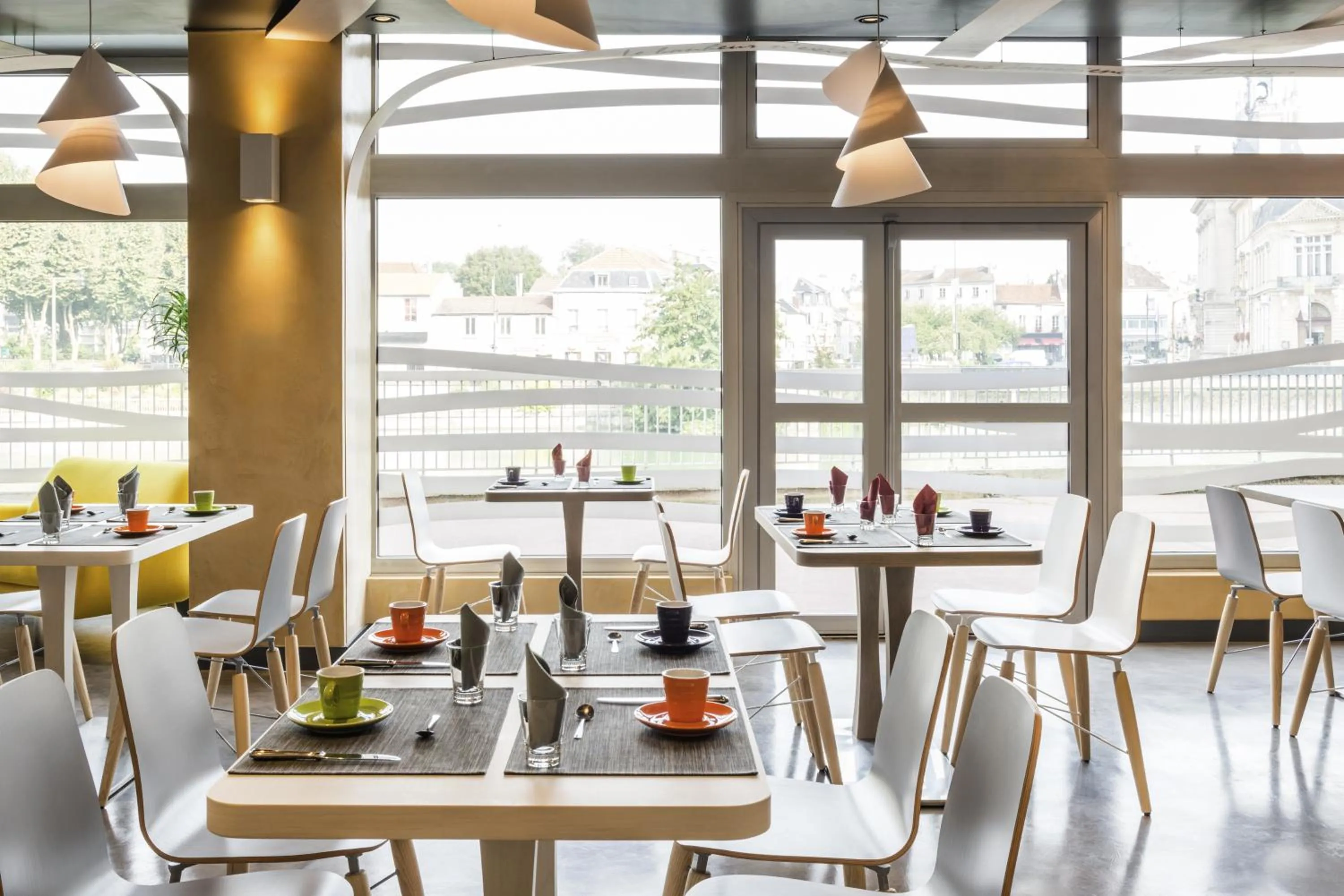 Restaurant/places to eat in ibis Styles Meaux Centre