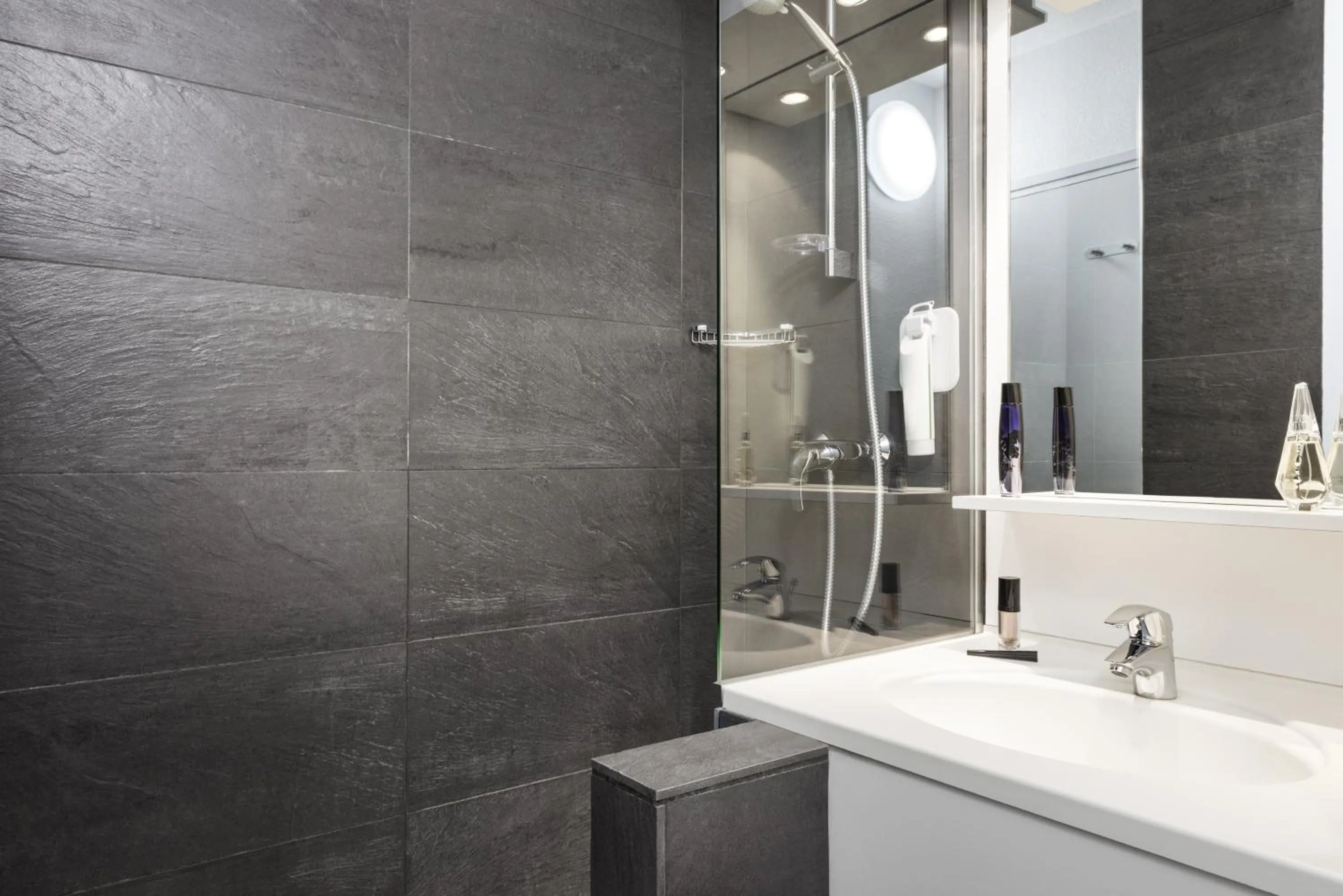 Shower in ibis Styles Meaux Centre