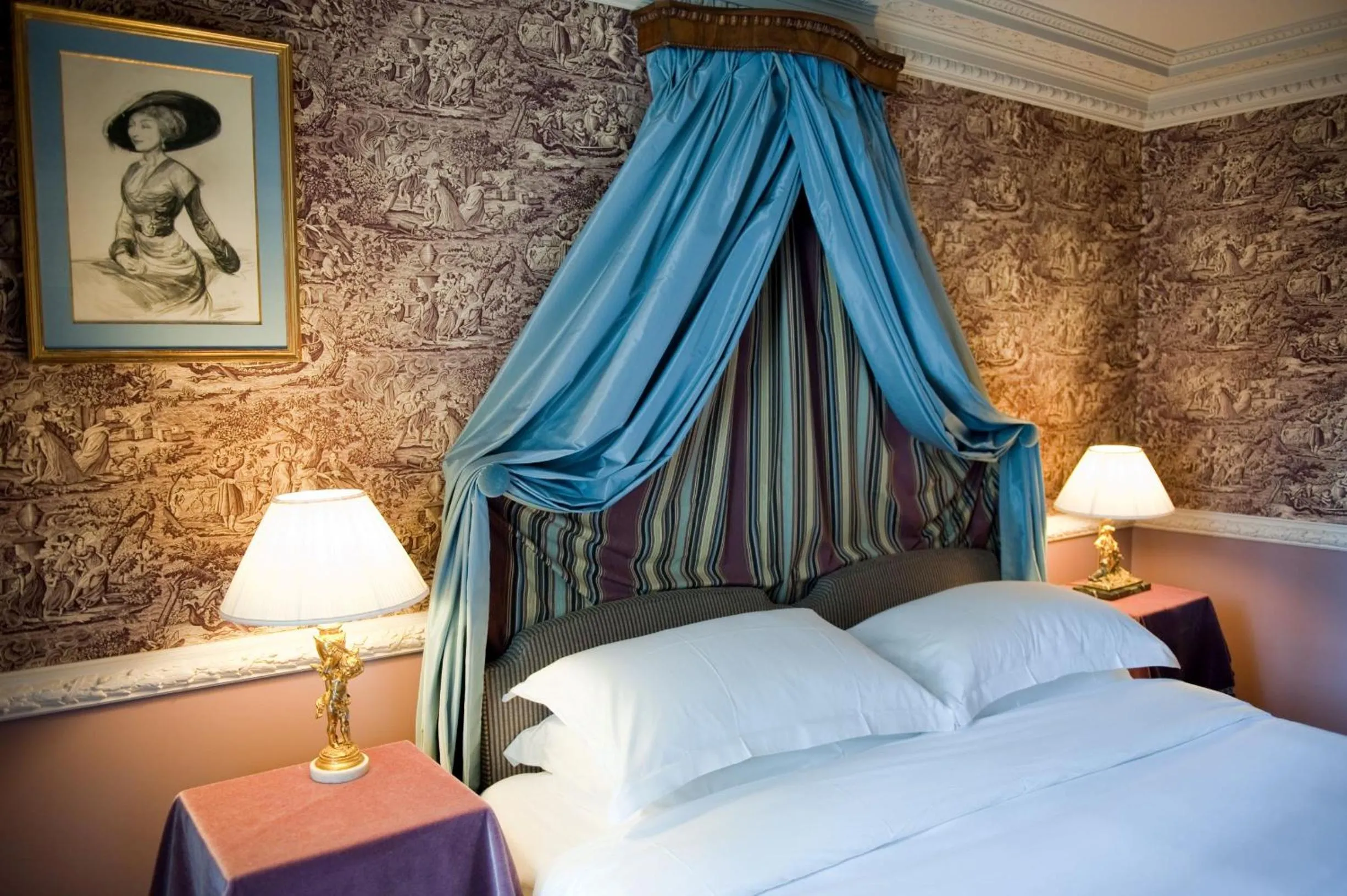 Bed in L'Hôtel
