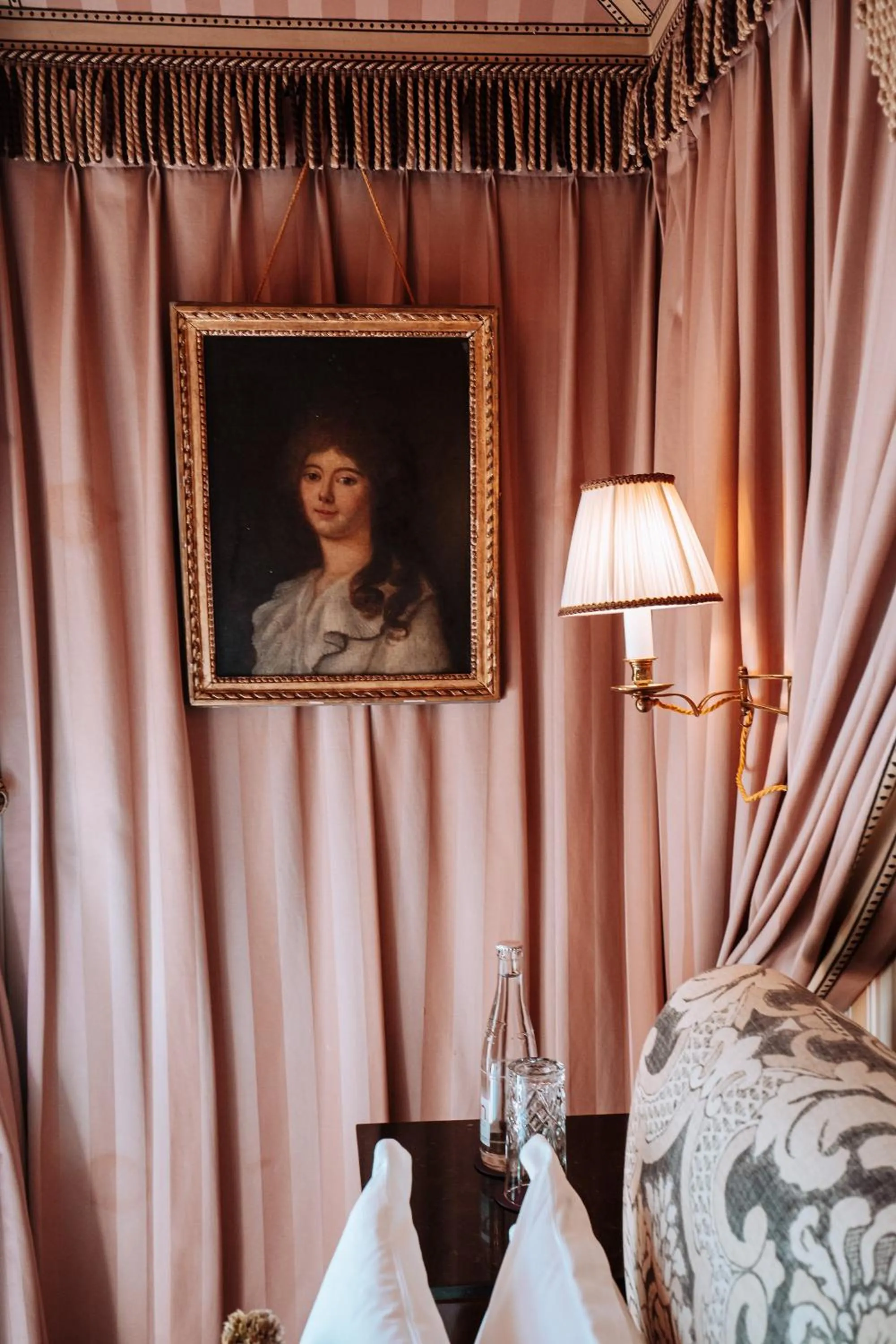 Decorative detail, Bed in L'Hôtel