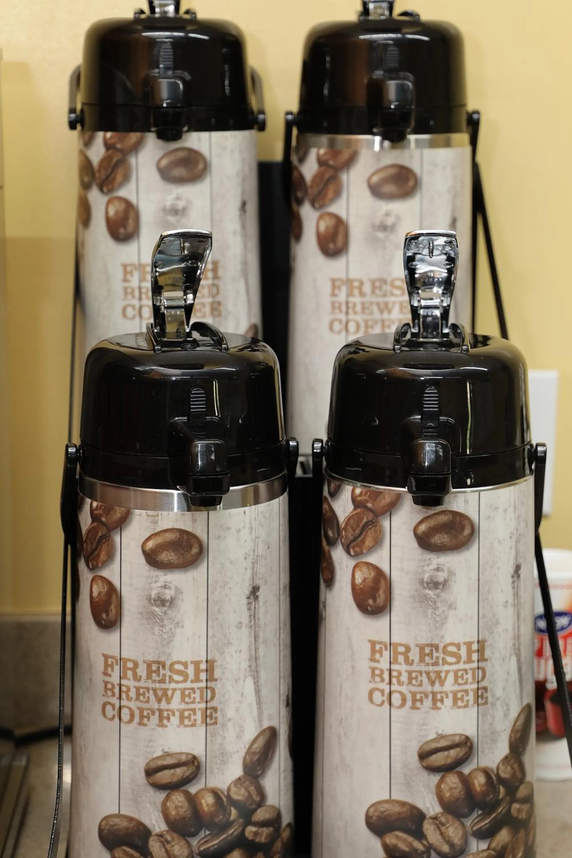 Coffee/tea facilities in Super 8 by Wyndham Marion NC