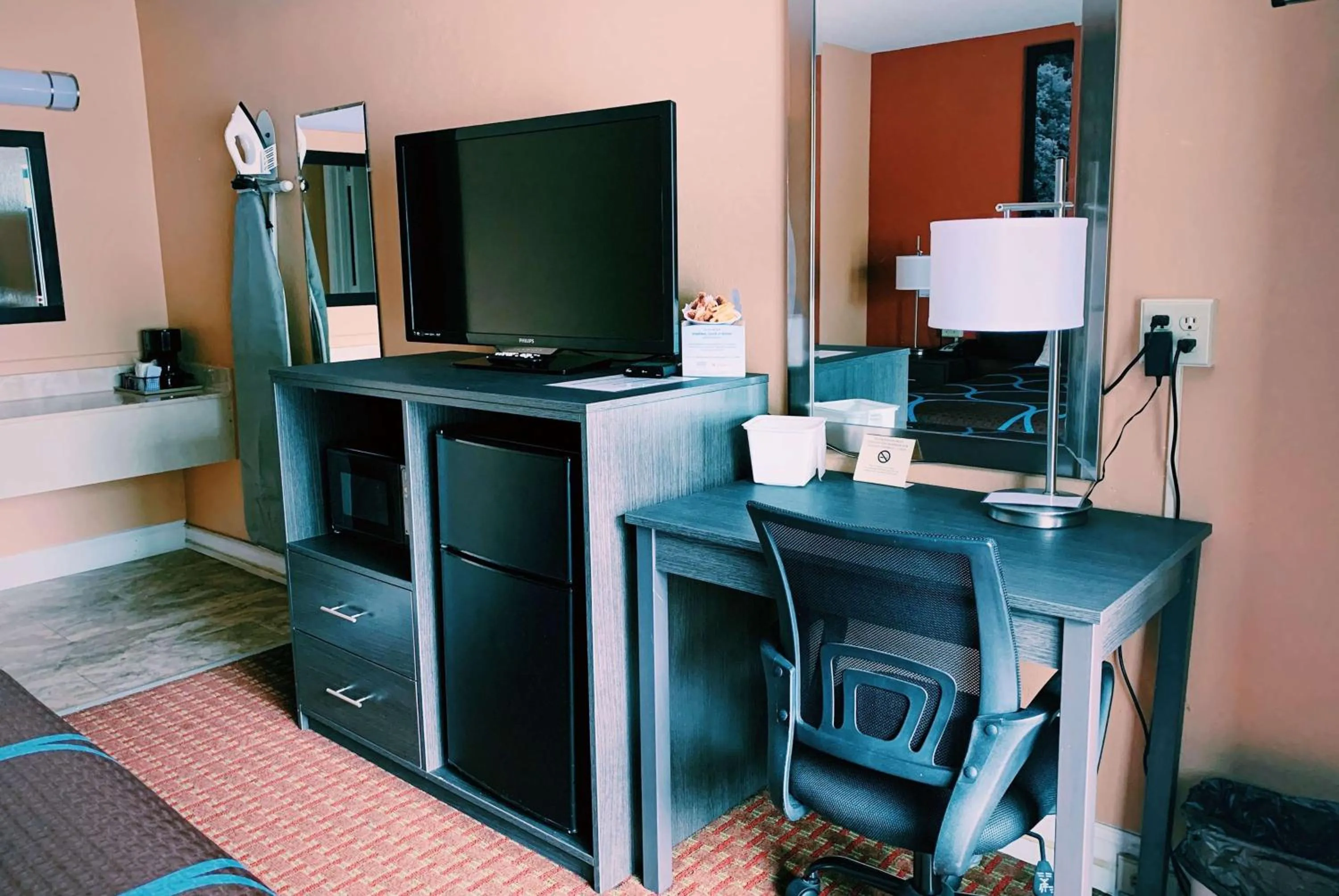 Photo of the whole room in Super 8 by Wyndham Marion NC