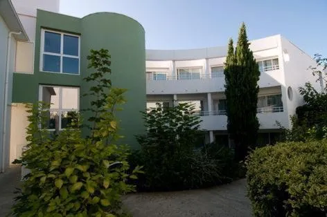 Facade/entrance in Le Robinson