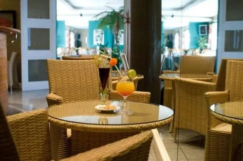 Restaurant/places to eat in Le Robinson