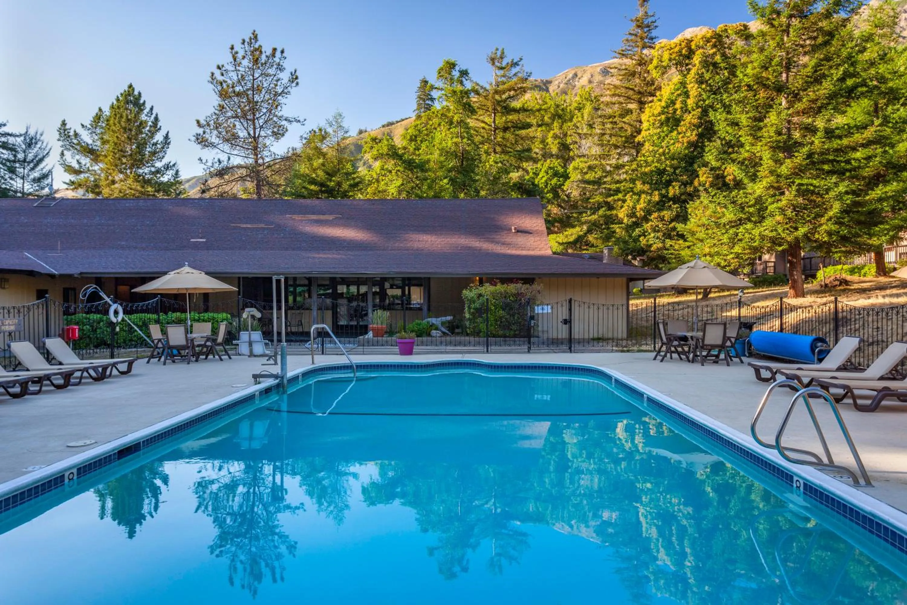 Swimming pool in Big Sur Lodge