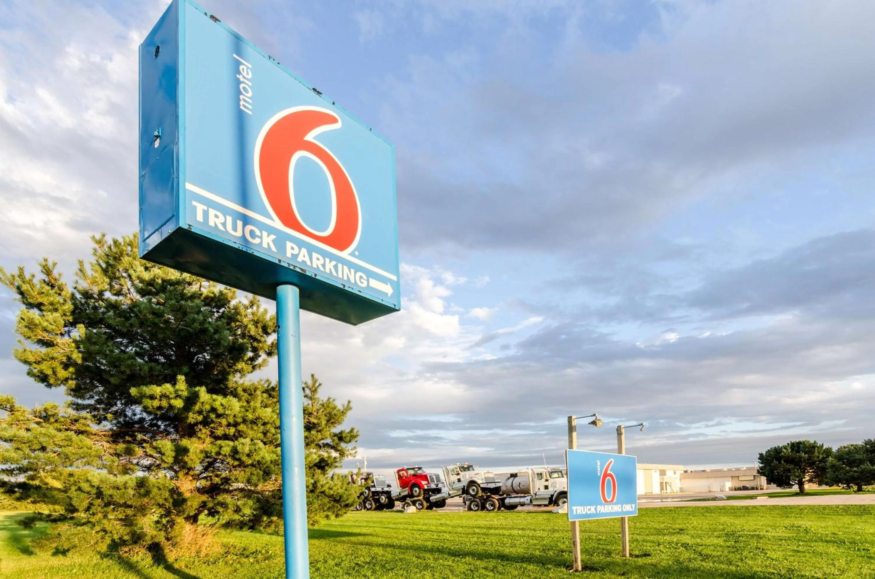 Property building in Motel 6-York, NE