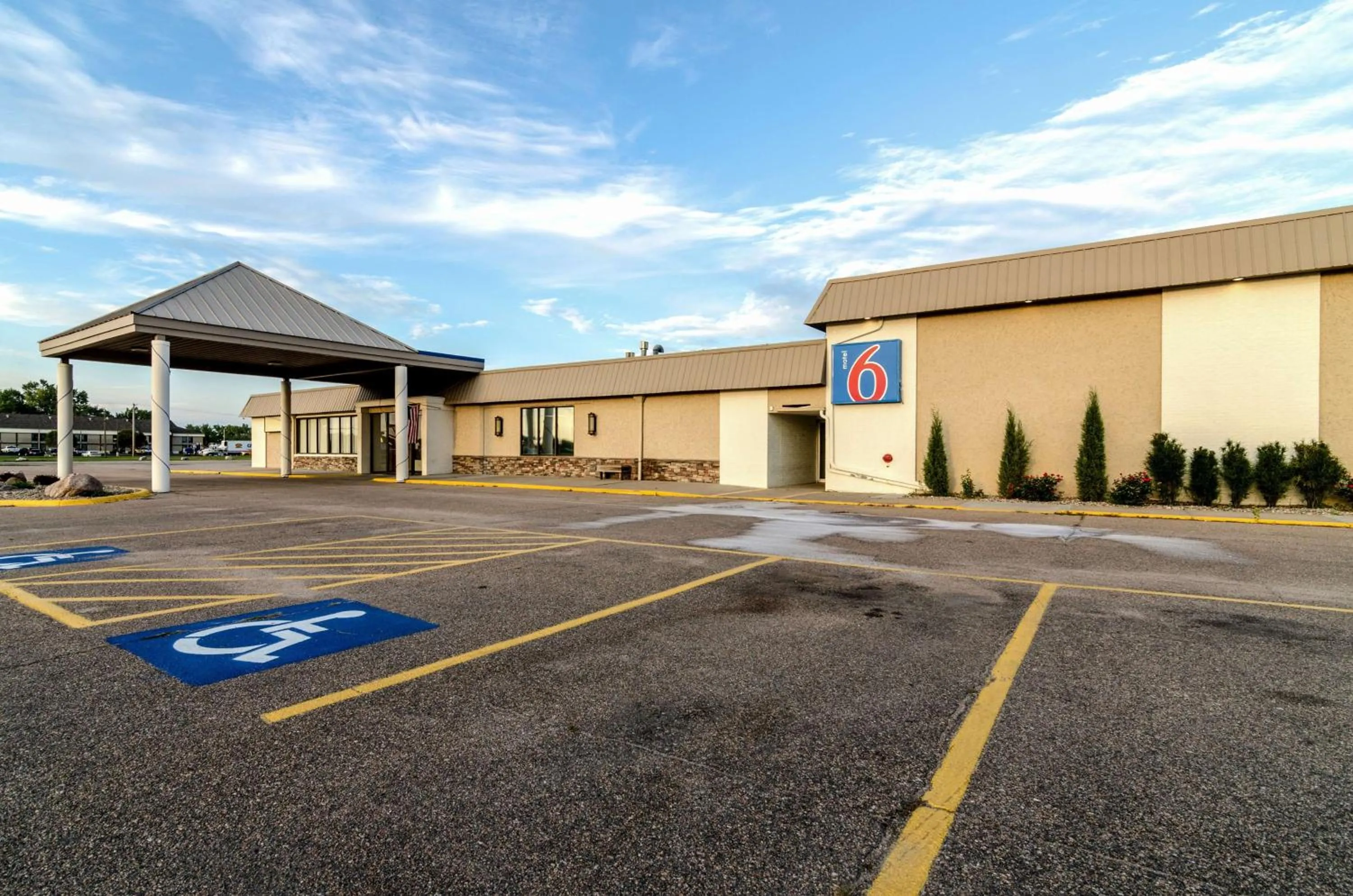 Property building in Motel 6-York, NE