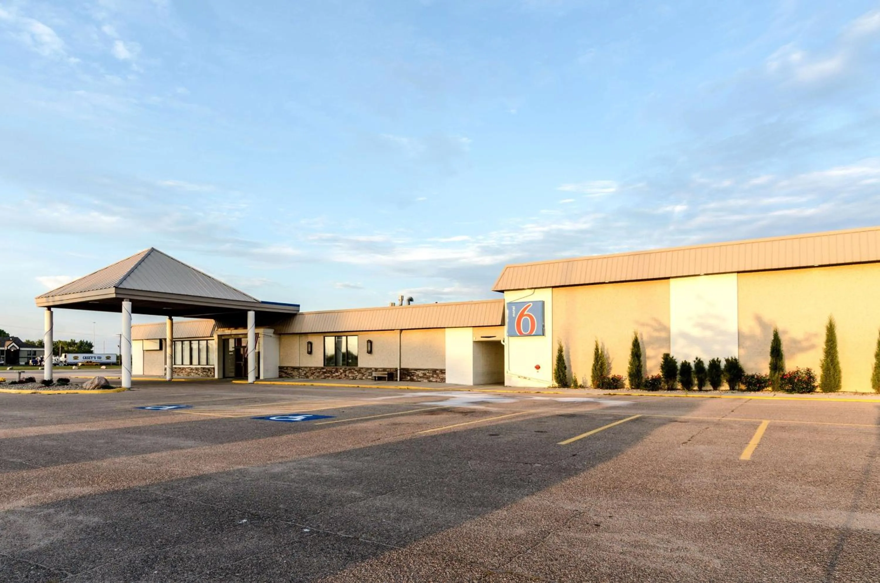Property building in Motel 6-York, NE