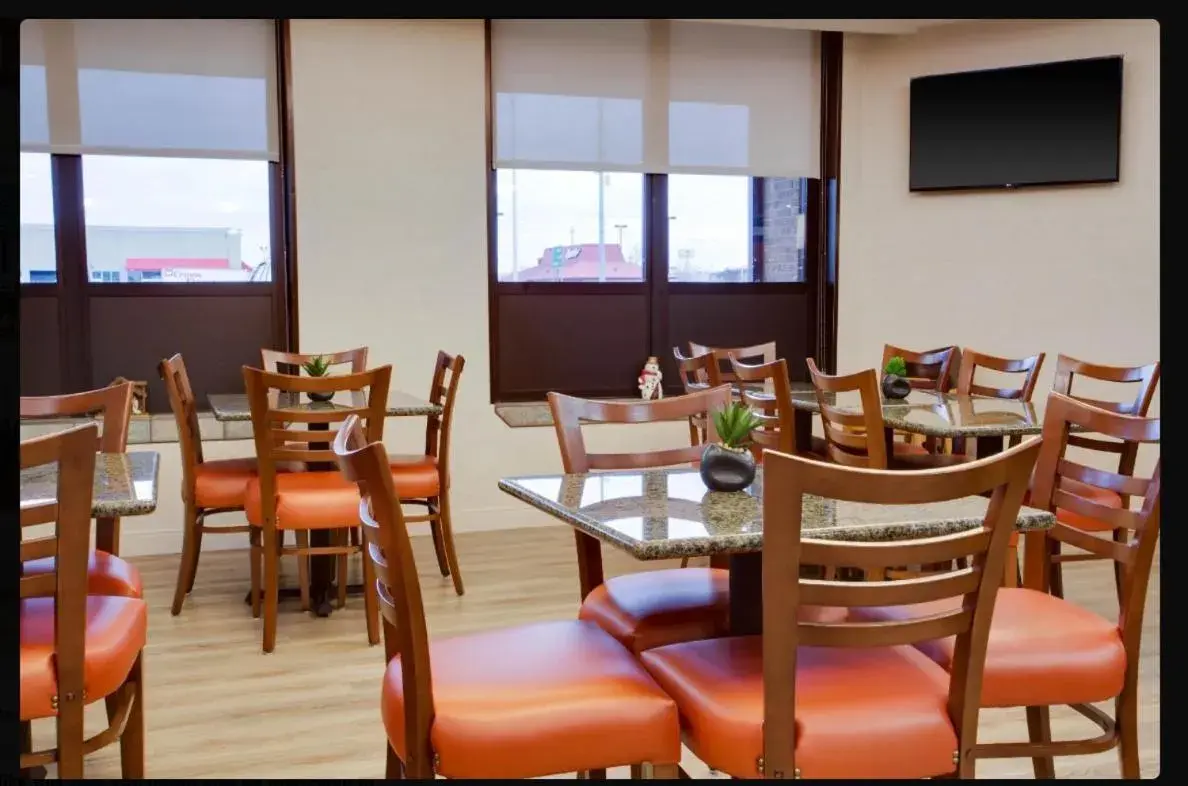 King Room - Non Smoking/Interior Hall in Mustang Inn King Room - Non Smoking/Interior Hall in Mustang Inn