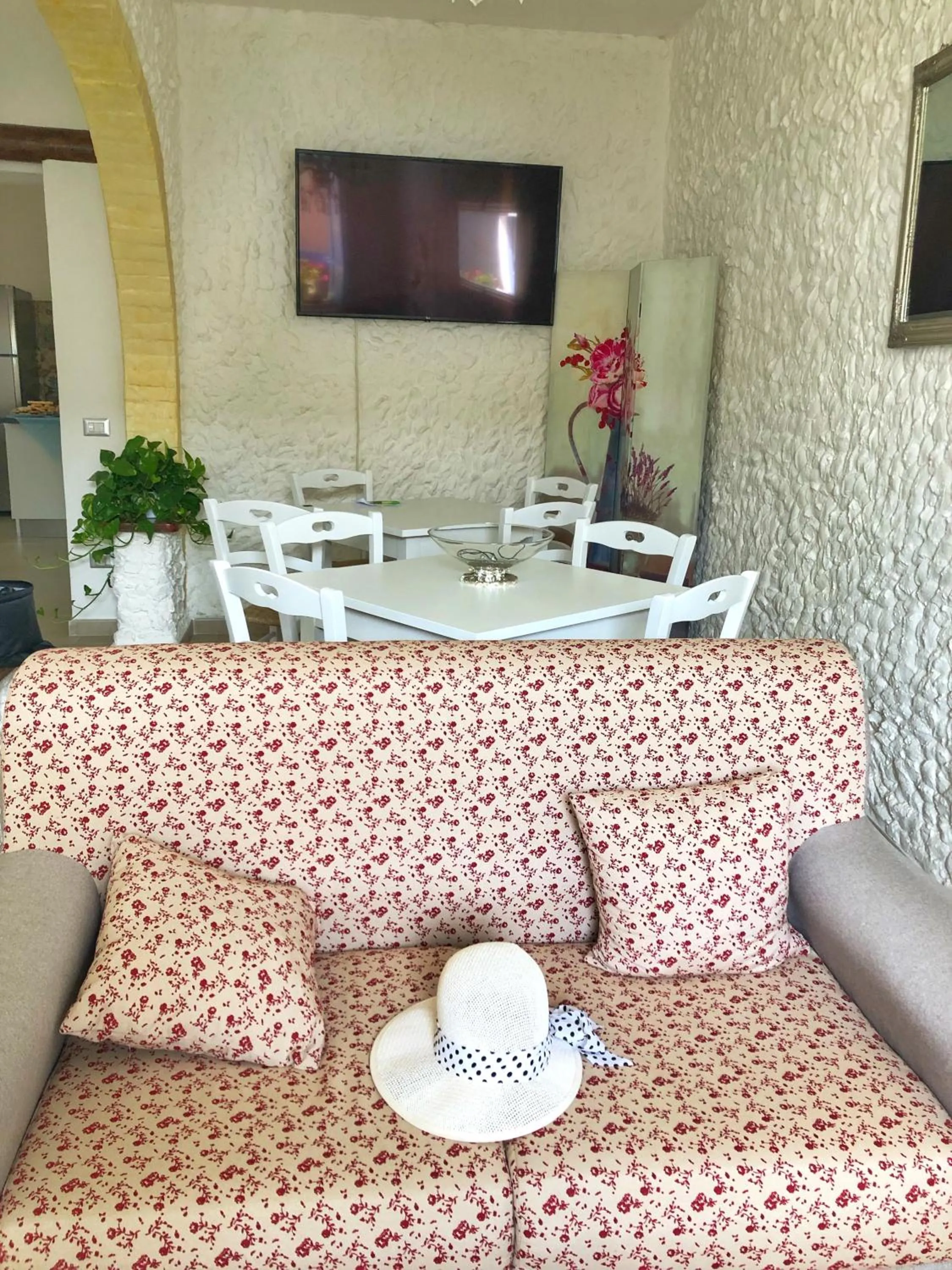 Communal lounge/ TV room in BnB Le Janas