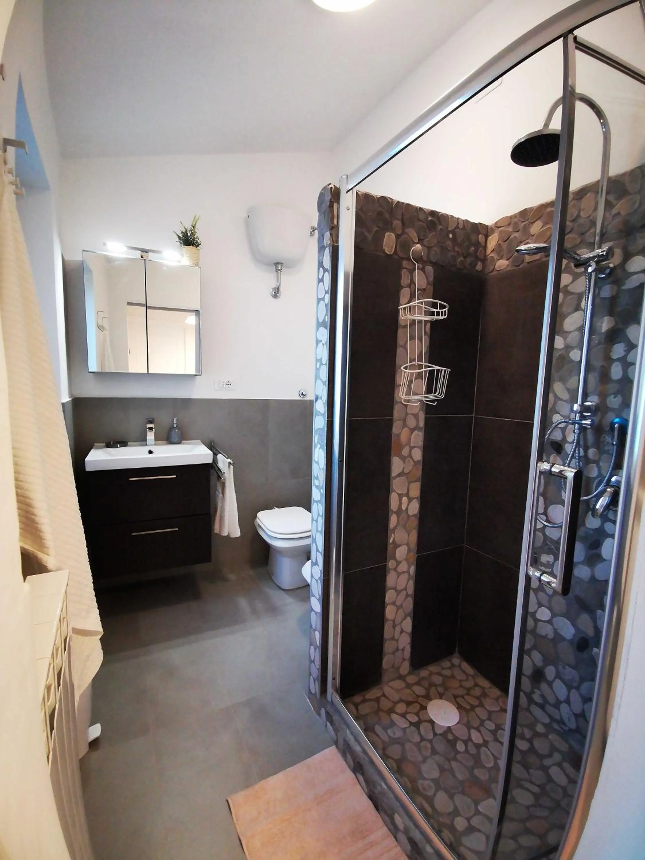 Shower in Corte Buenavista