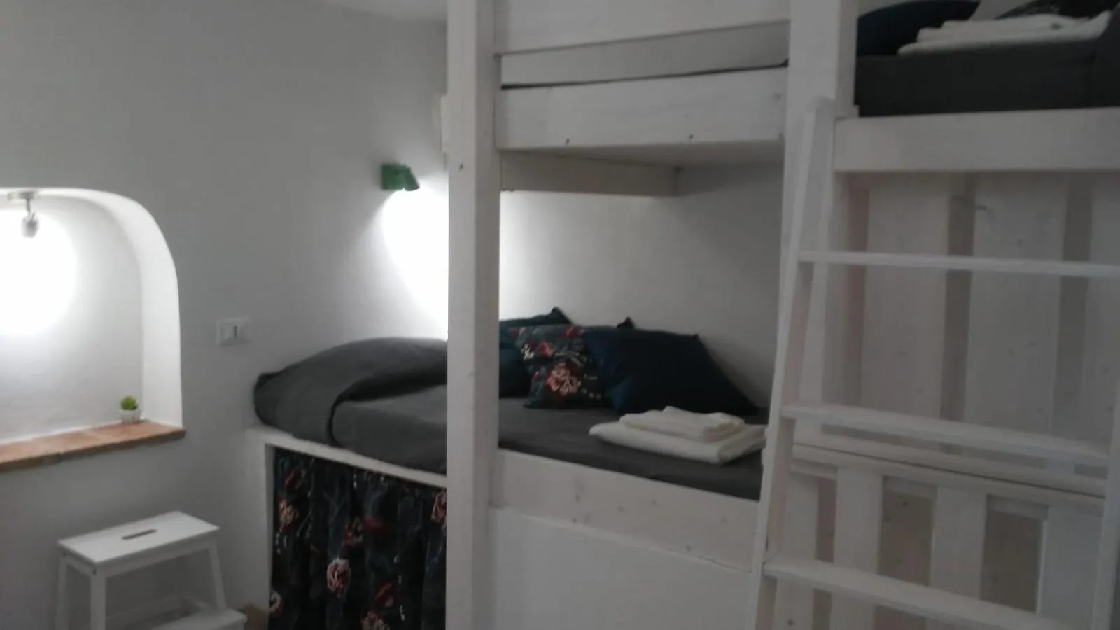 bunk bed, Bed in Corte Buenavista