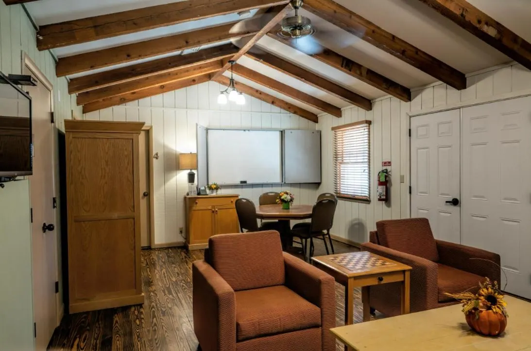 POSTOAK Lodge and Retreat