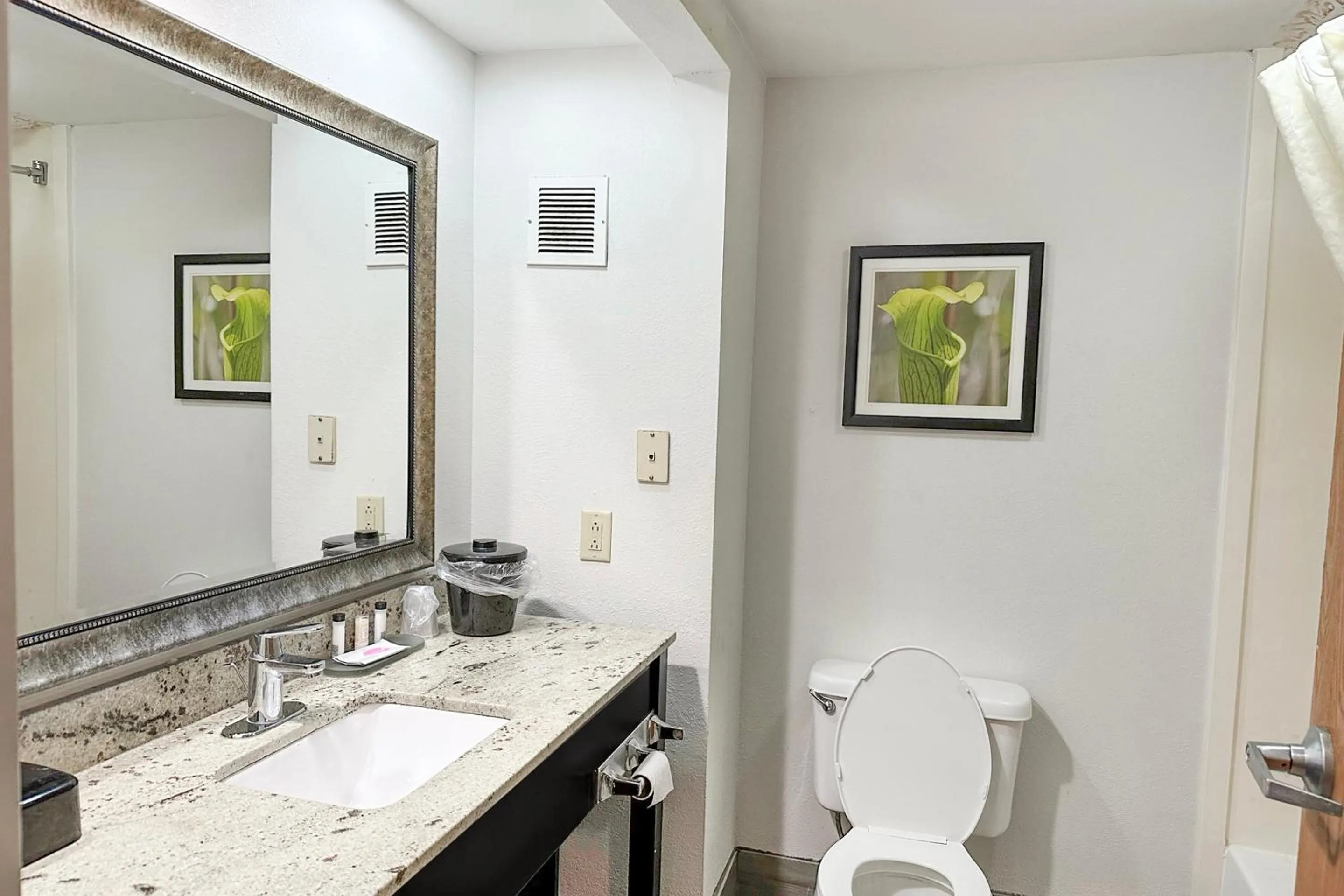 Bathroom in OYO Townhouse Jackson - Ridgeland