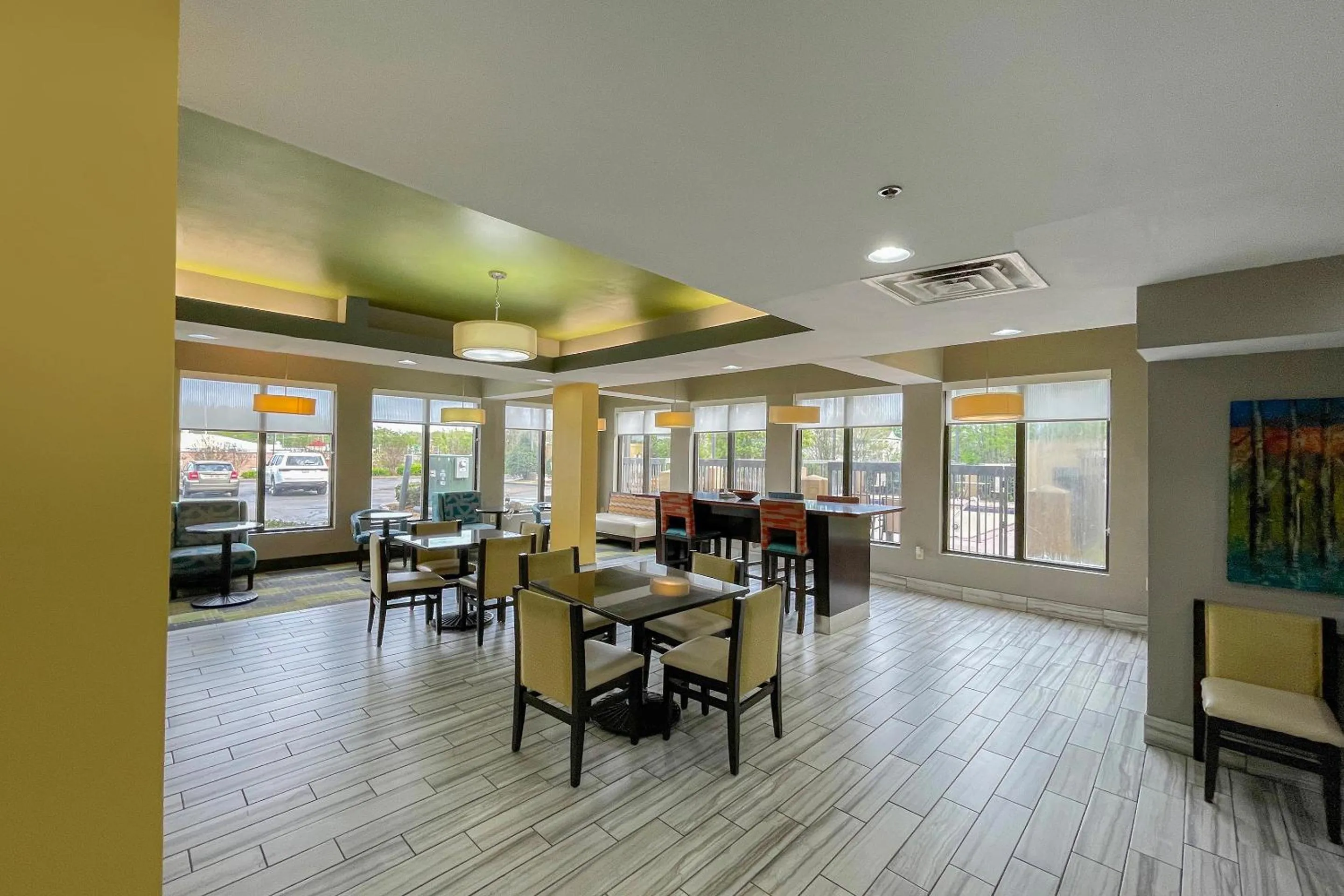 Lobby or reception in OYO Townhouse Jackson - Ridgeland