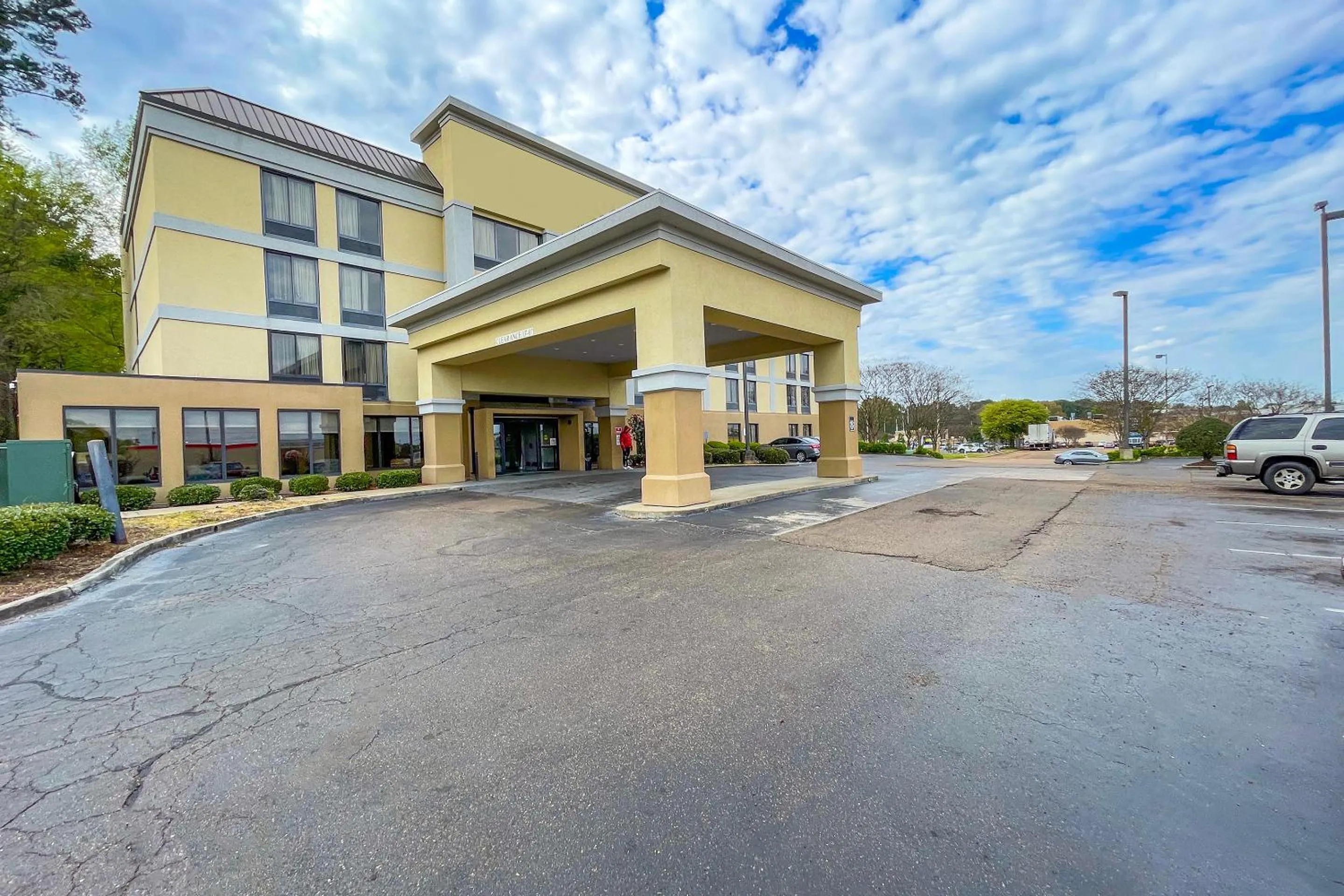 Facade/entrance in OYO Townhouse Jackson - Ridgeland