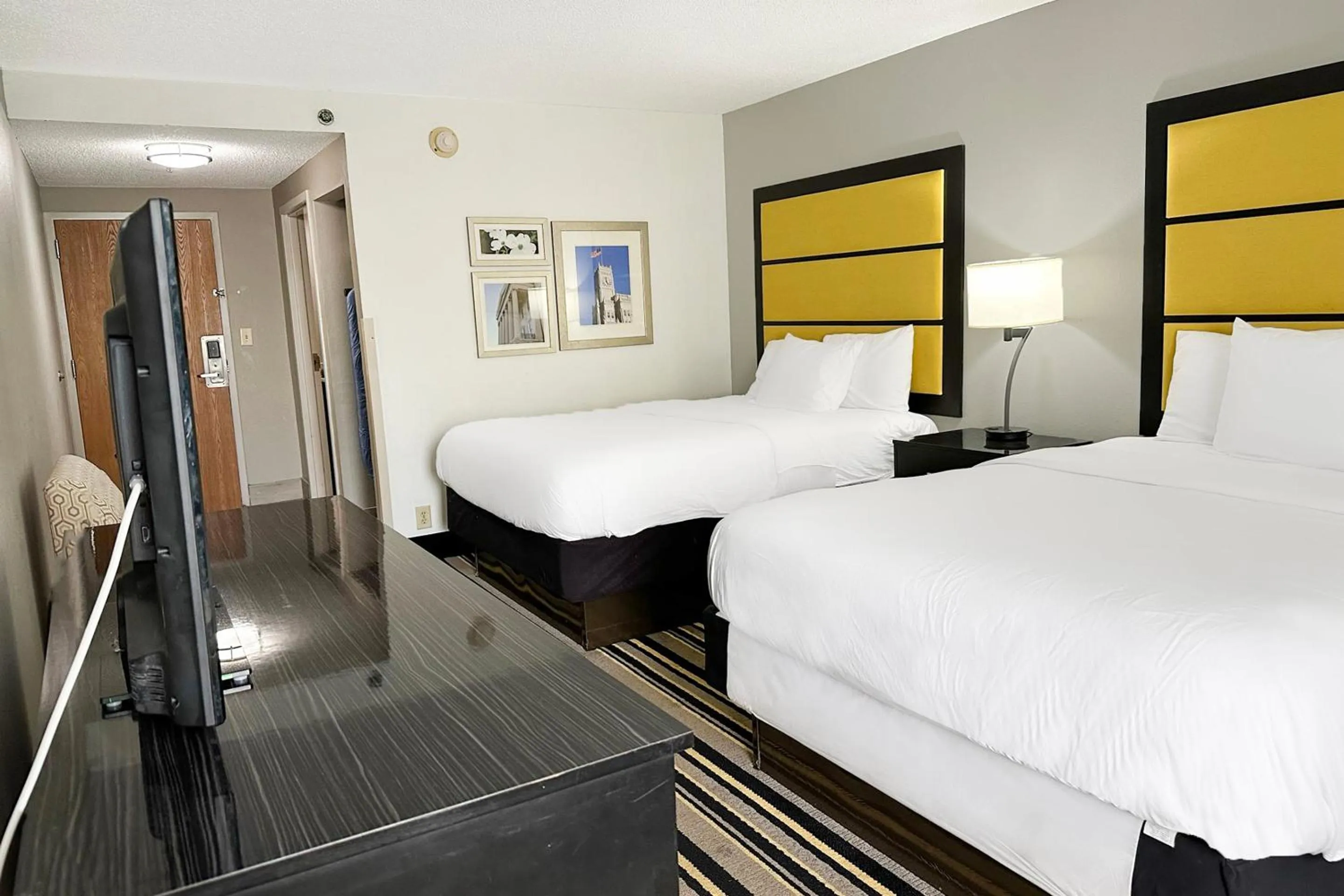 Bedroom, Bed in OYO Townhouse Jackson - Ridgeland