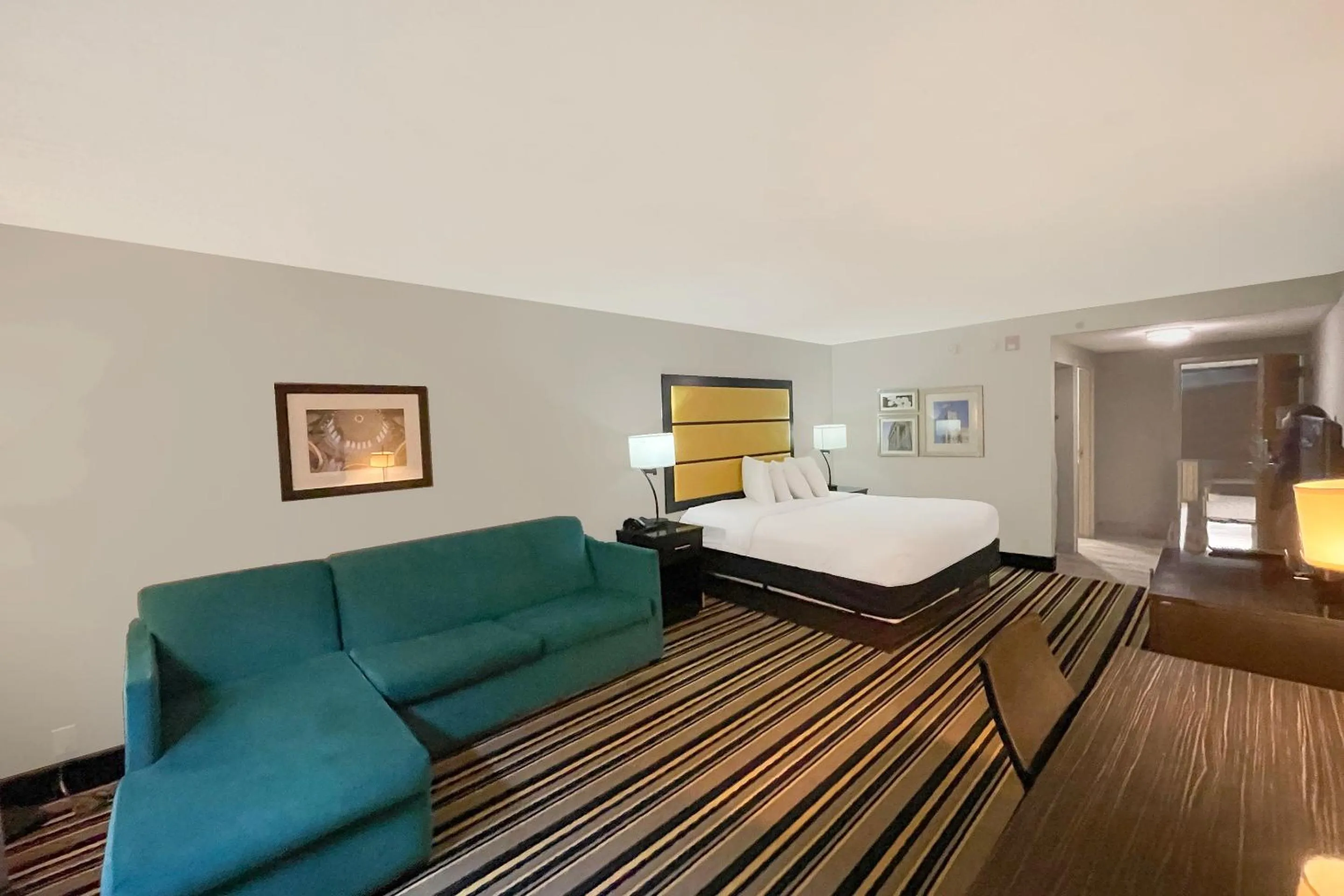 Bedroom, Bed in OYO Townhouse Jackson - Ridgeland