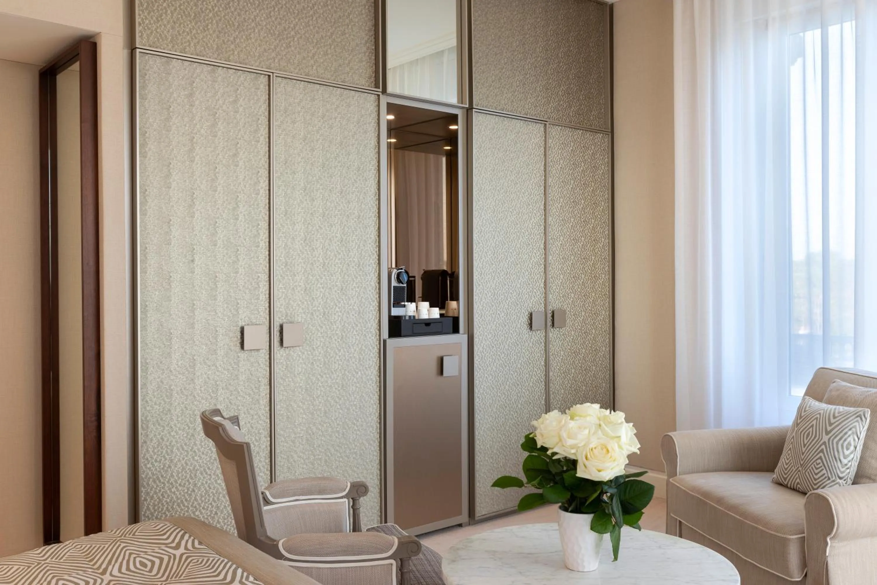 Living room in Hôtel Barrière Le Royal La Baule