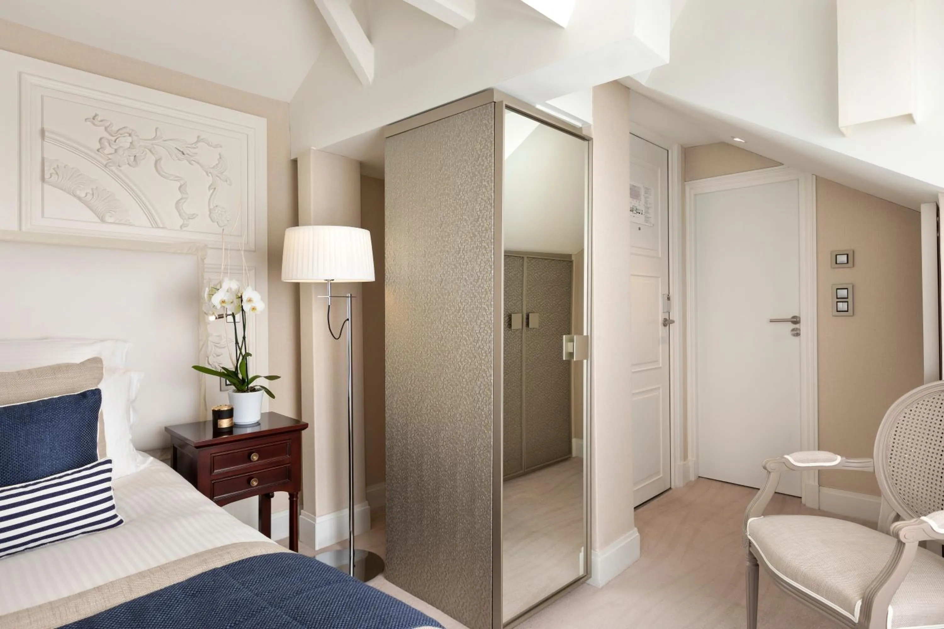 Bedroom, Bed in Hôtel Barrière Le Royal La Baule