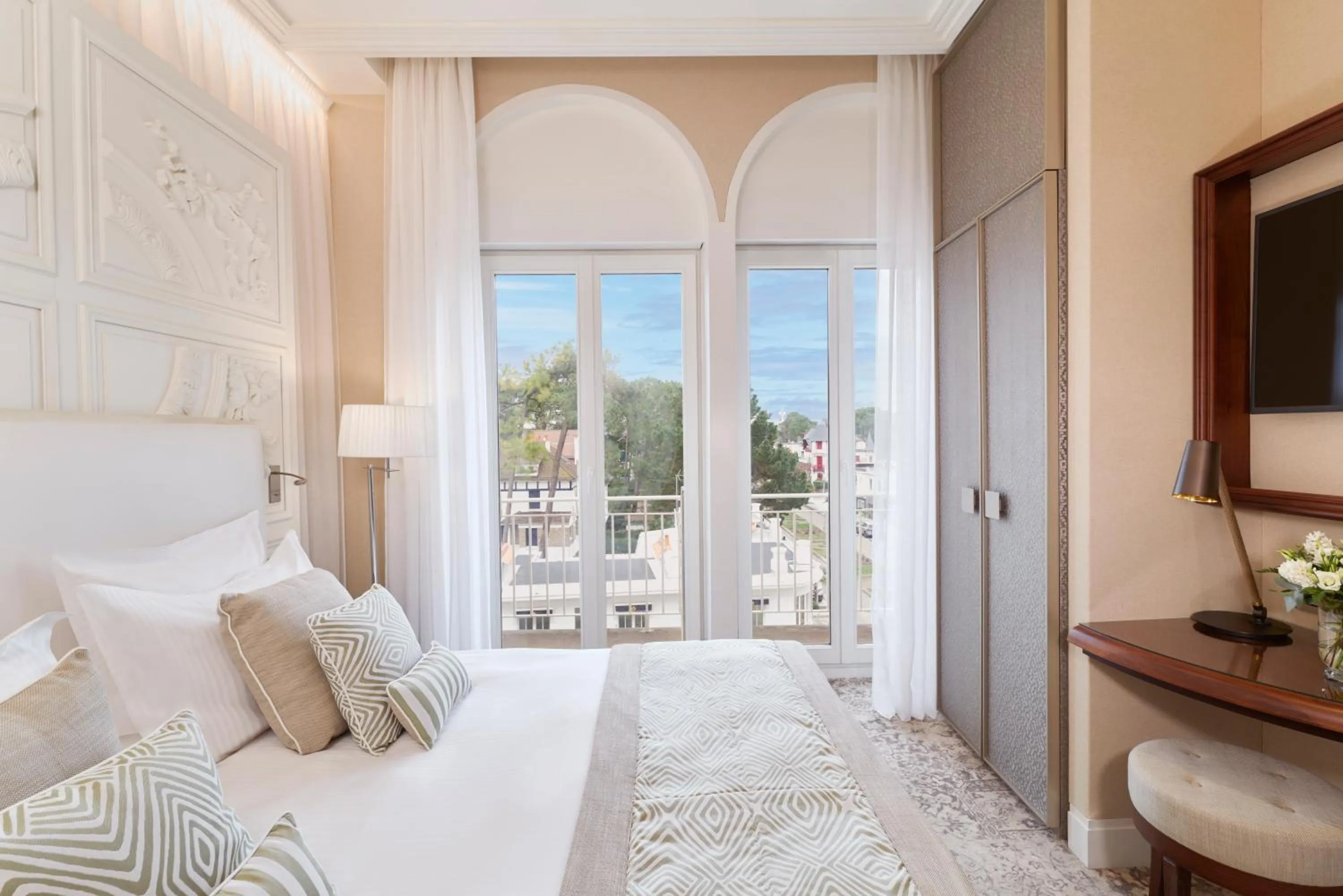 Photo of the whole room, Bed in Hôtel Barrière Le Royal La Baule