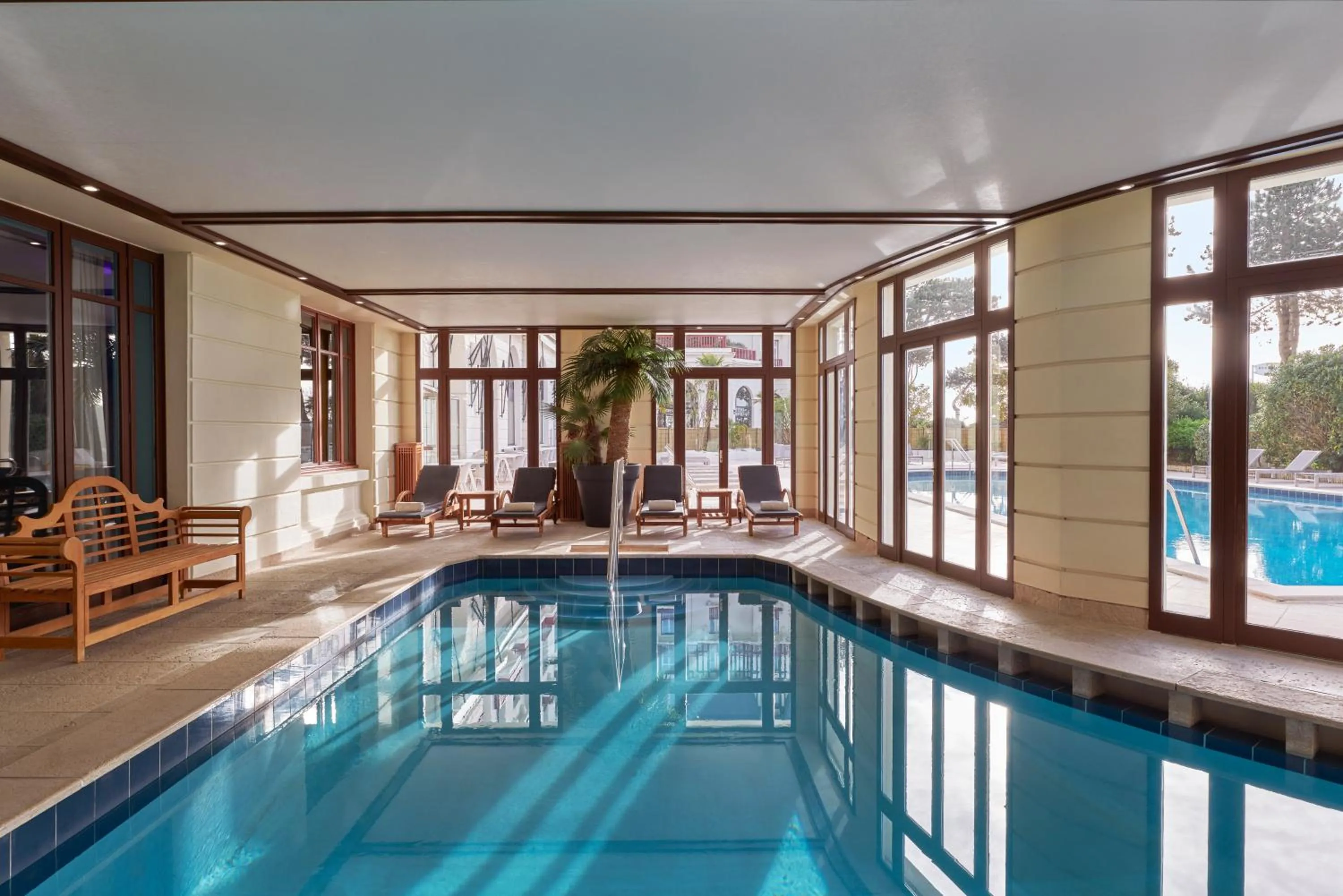 Swimming pool in Hôtel Barrière L'Hermitage