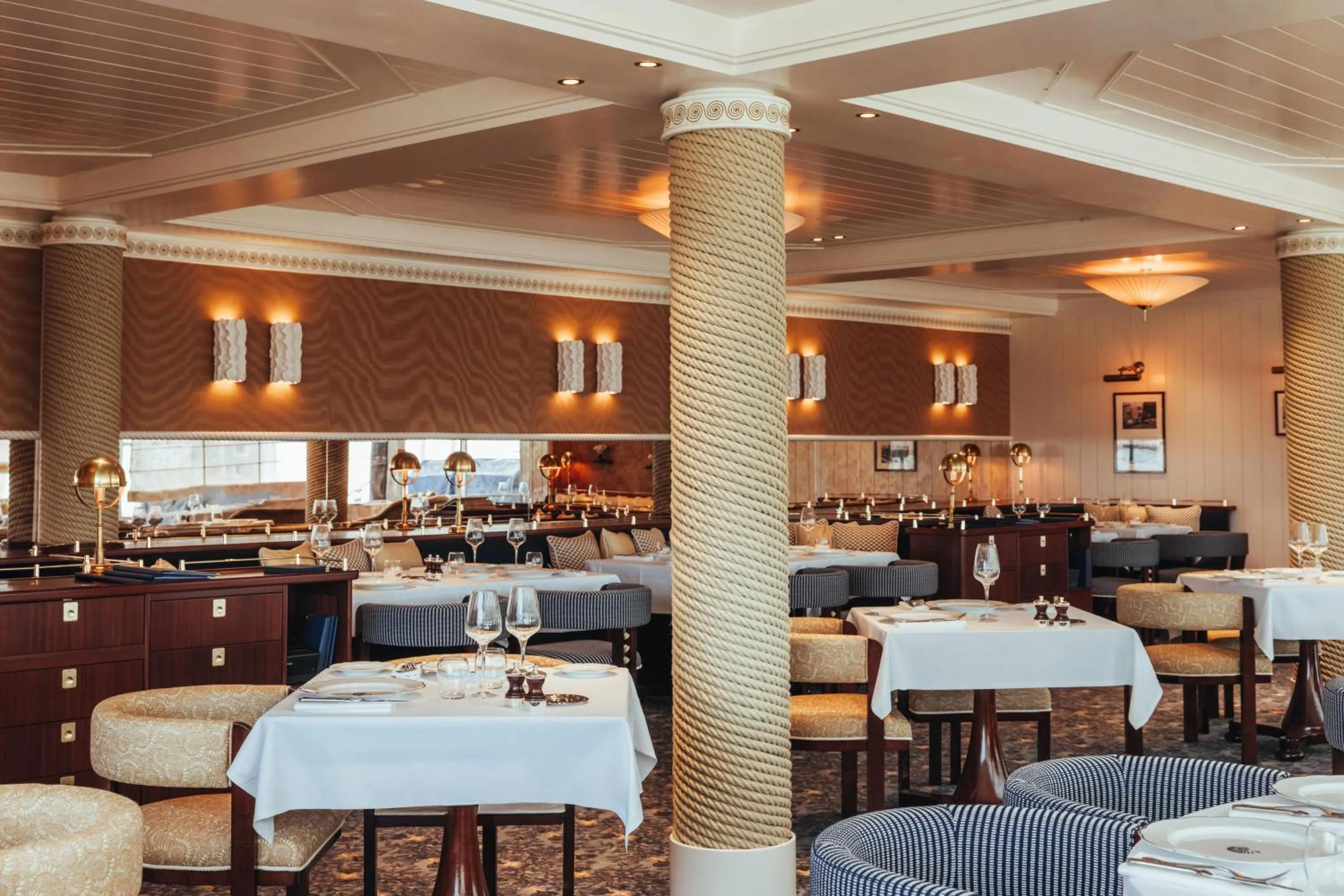 Restaurant/places to eat in Hôtel Barrière L'Hermitage