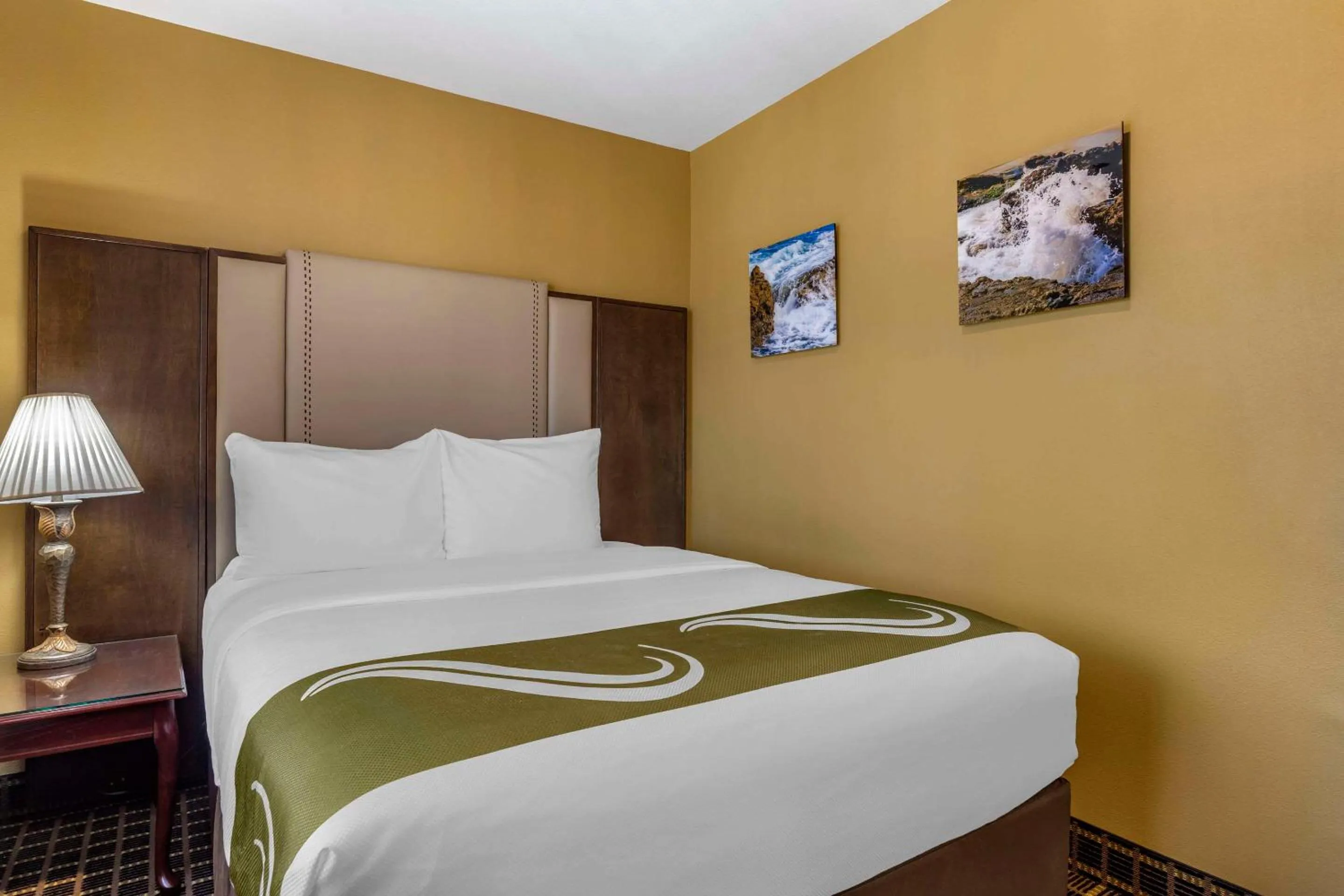 Bedroom, Bed in Quality Inn & Suites Westminster Seal Beach