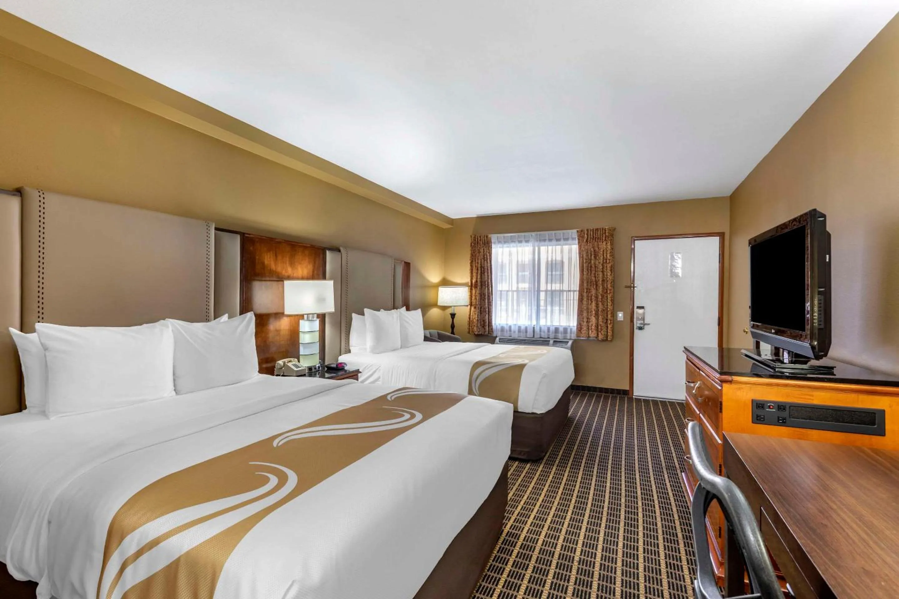 Bedroom, Bed in Quality Inn & Suites Westminster Seal Beach