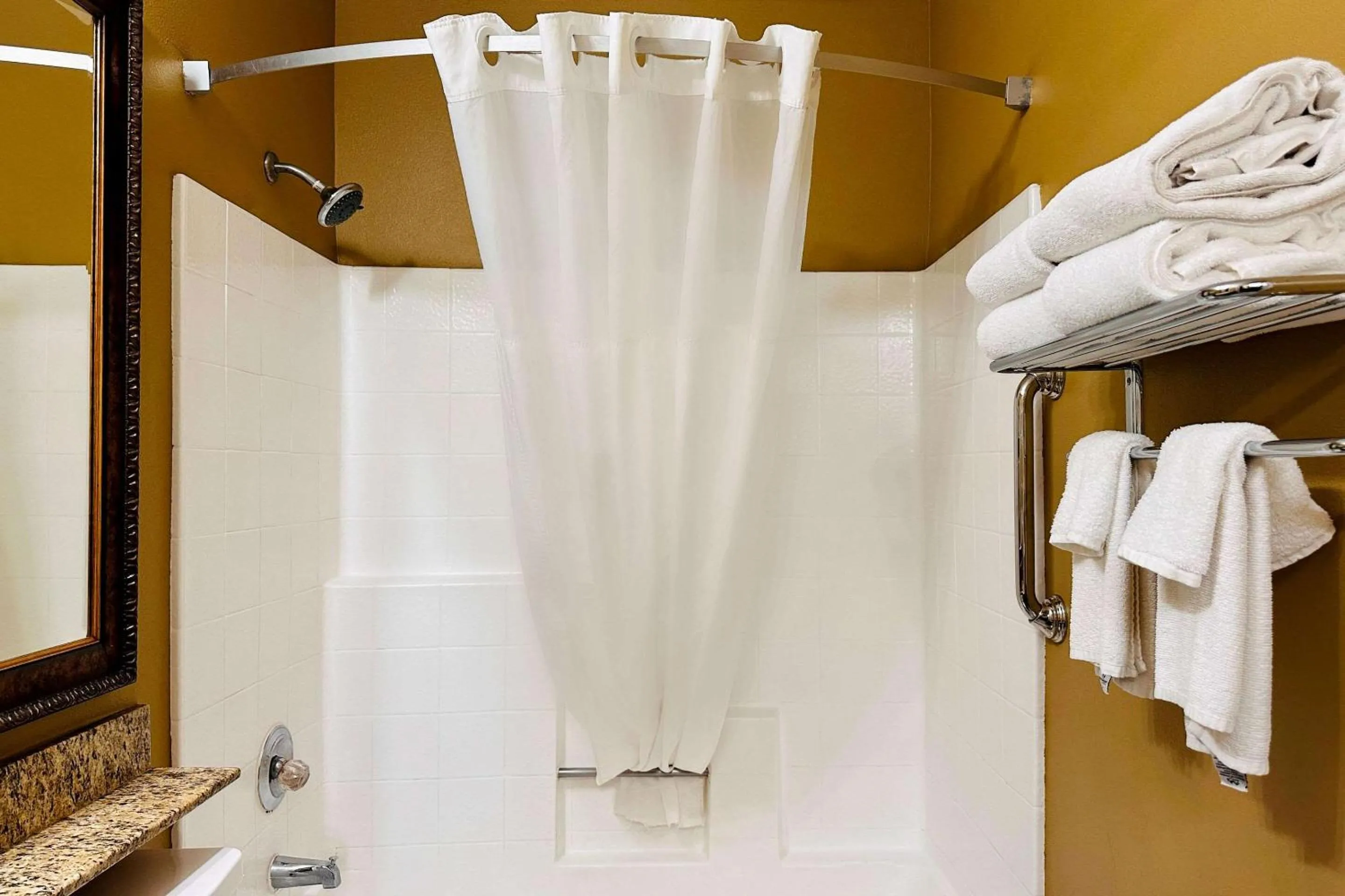 Bedroom in Quality Inn & Suites Westminster Seal Beach