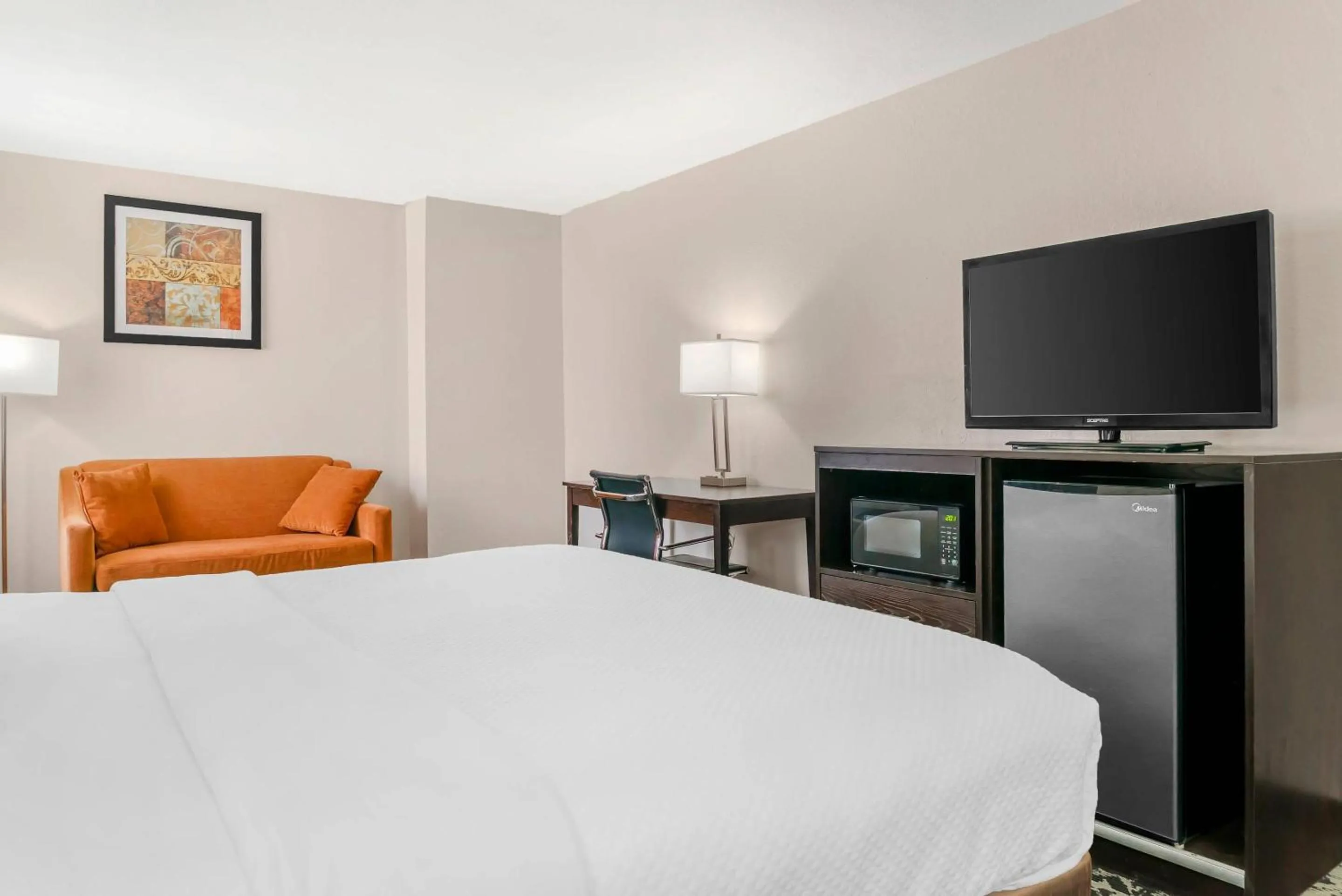 Bedroom, Bed in Quality Inn Grand Rapids South-Byron Center