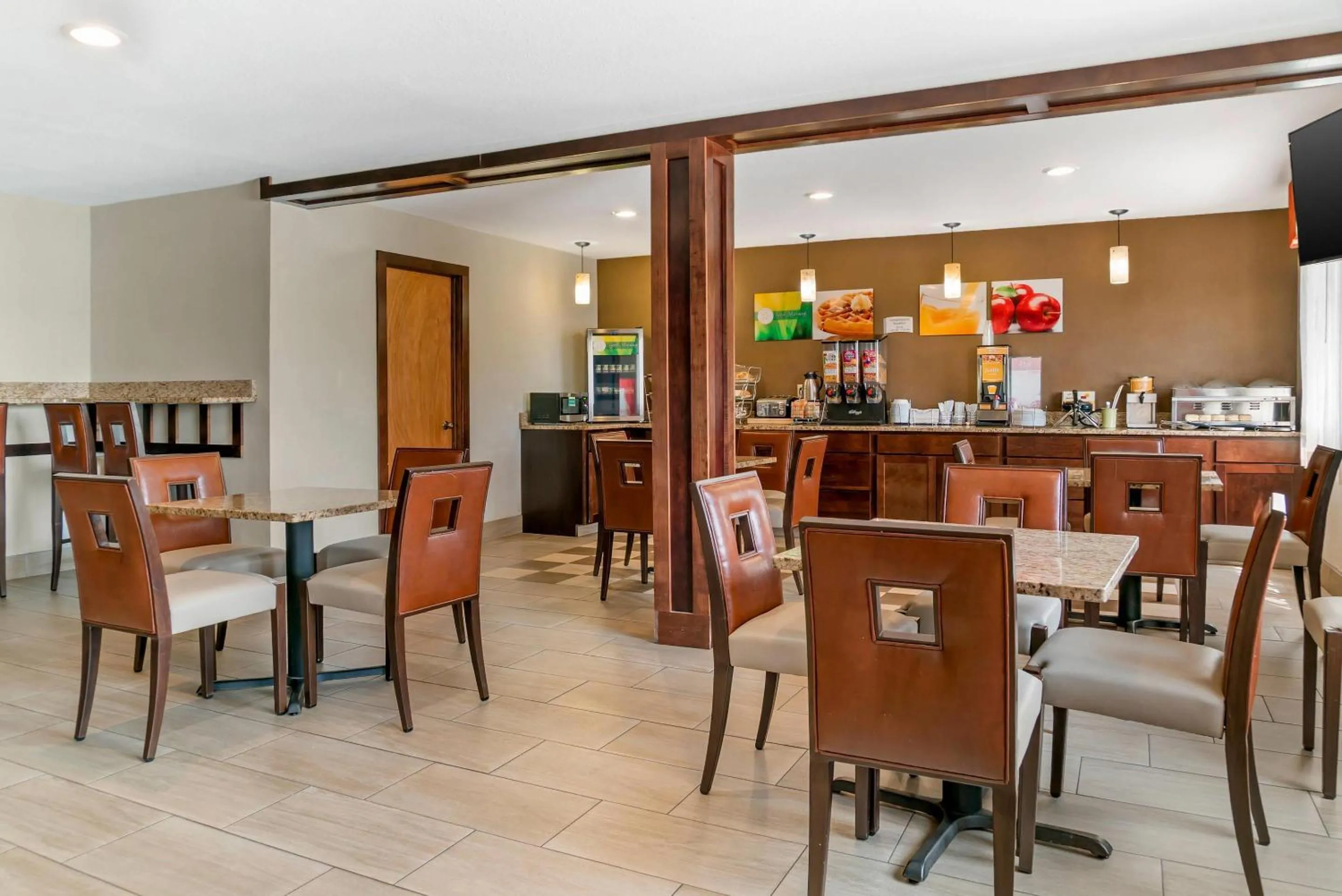 Breakfast in Quality Inn Grand Rapids South-Byron Center