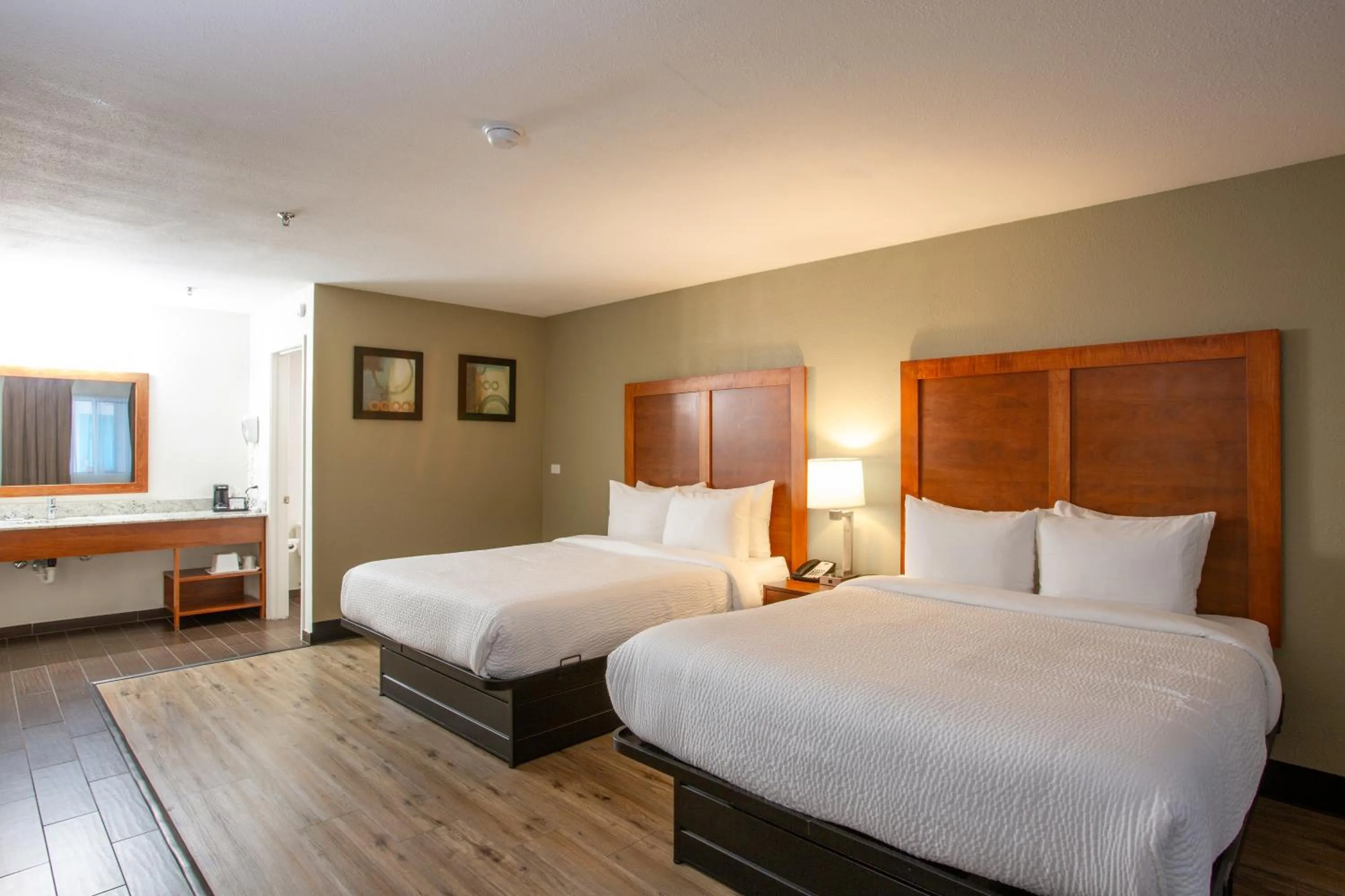 Bedroom, Bed in The Hotel Serene Glendale Peoria, Surestay Collection by Best Western