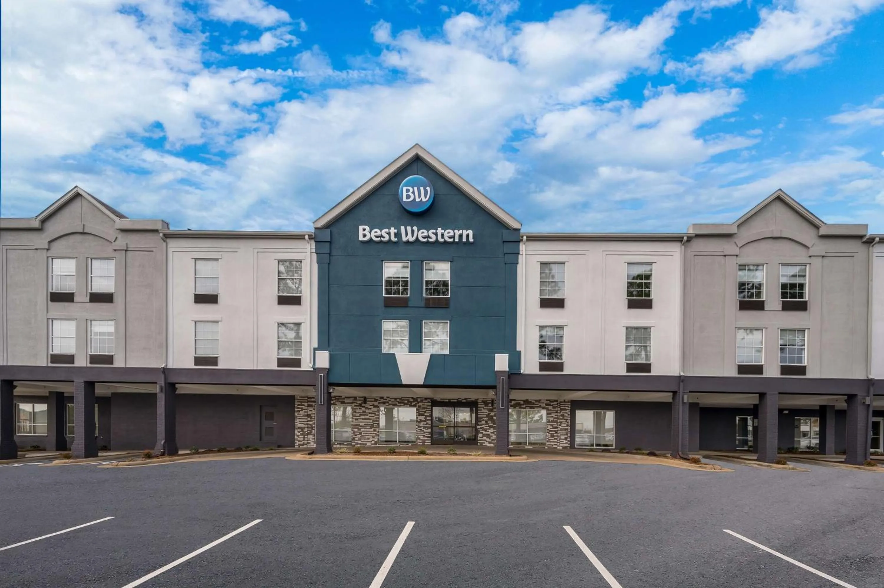 Property building in Best Western Shackleford