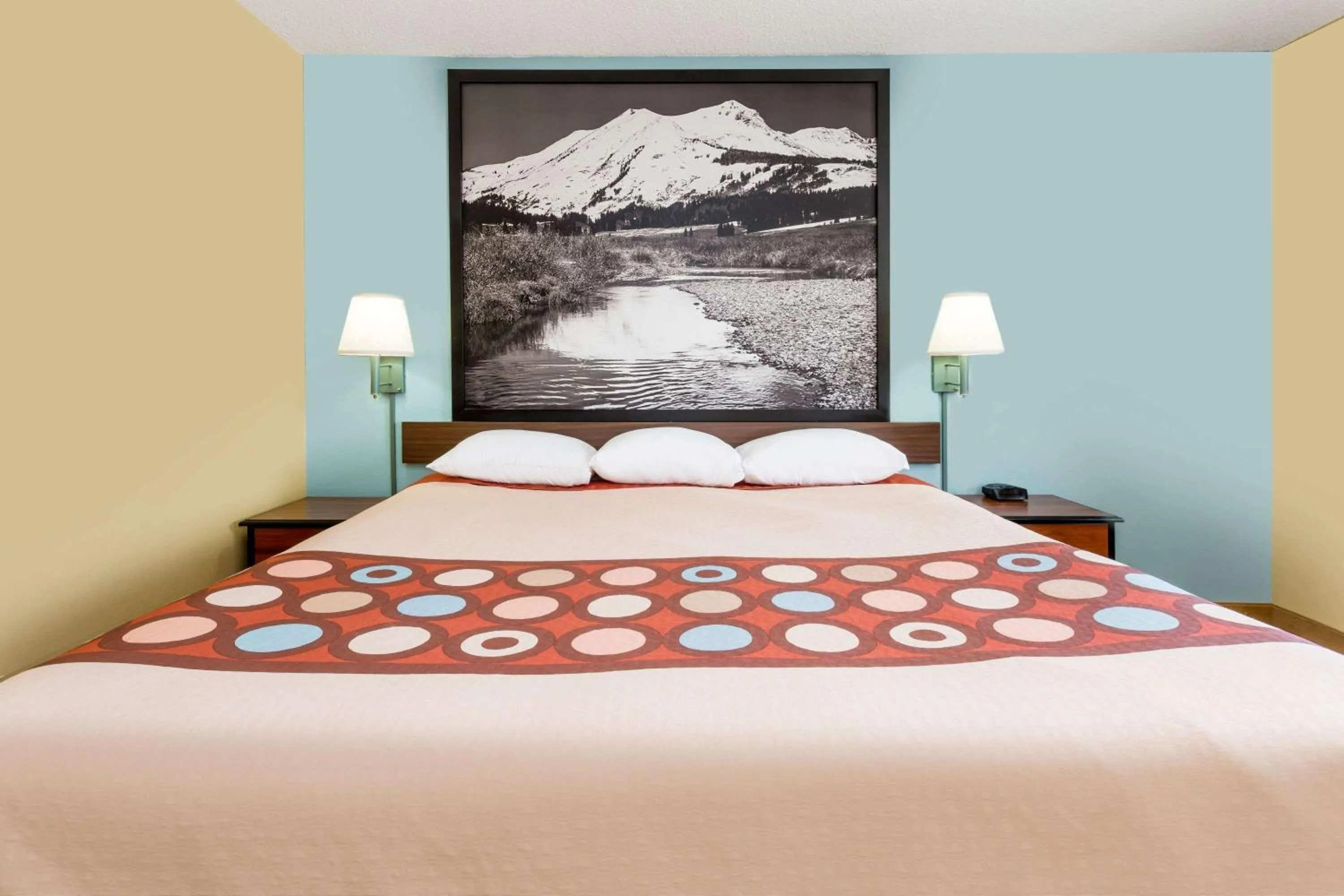 Photo of the whole room, Bed in Super 8 by Wyndham Dillon/Breckenridge Area