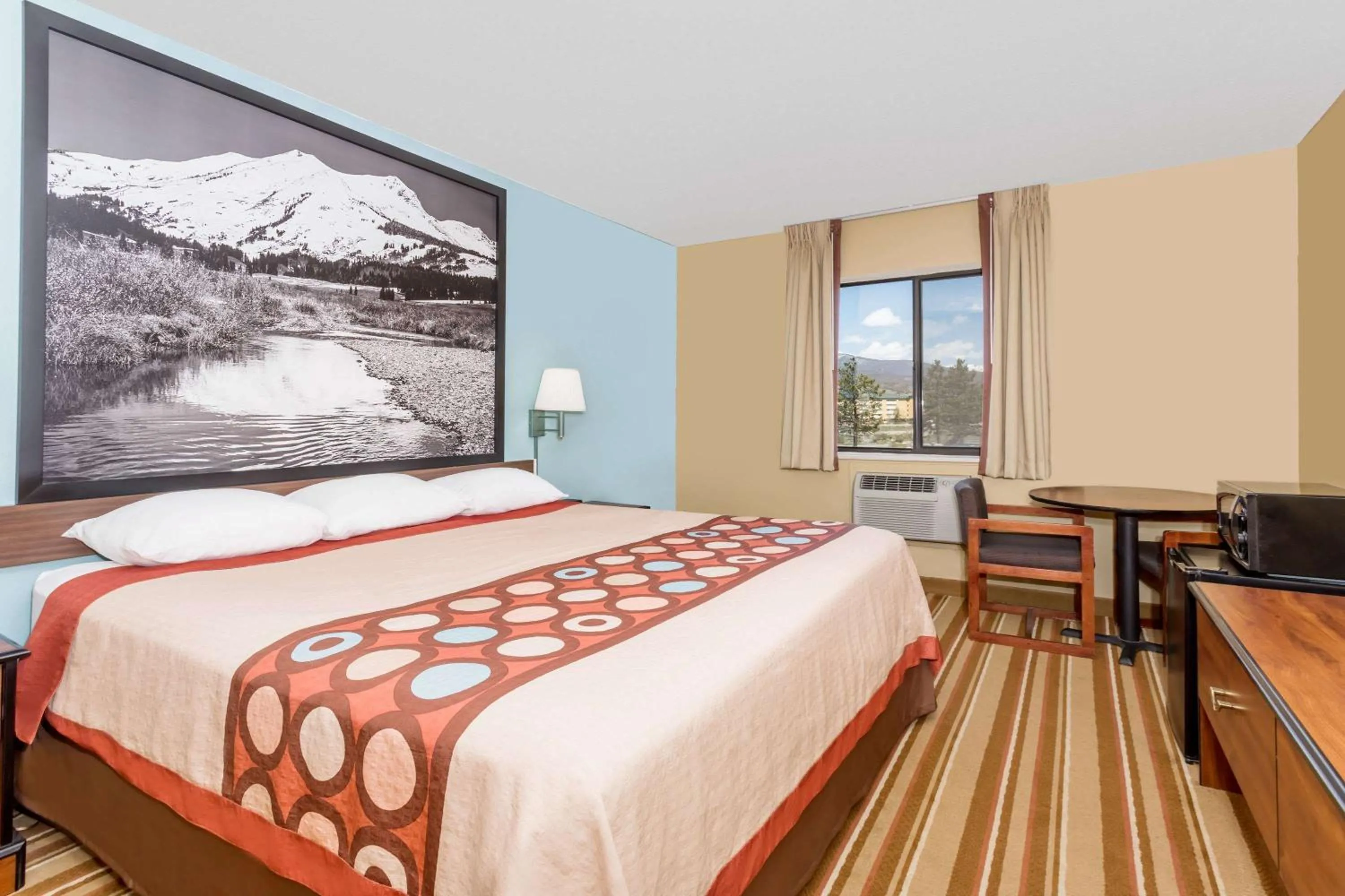 Photo of the whole room, Bed in Super 8 by Wyndham Dillon/Breckenridge Area