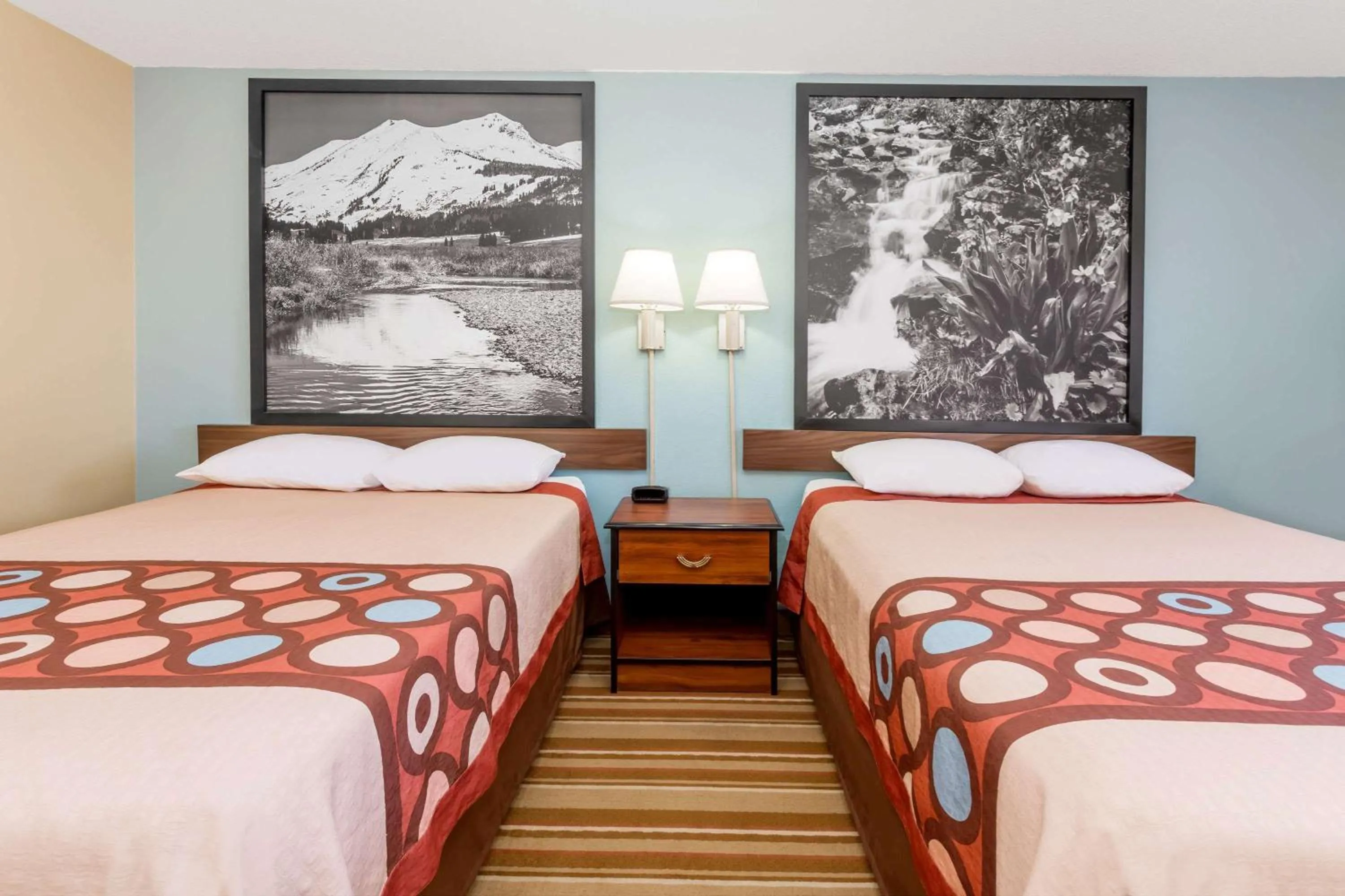 Photo of the whole room, Bed in Super 8 by Wyndham Dillon/Breckenridge Area