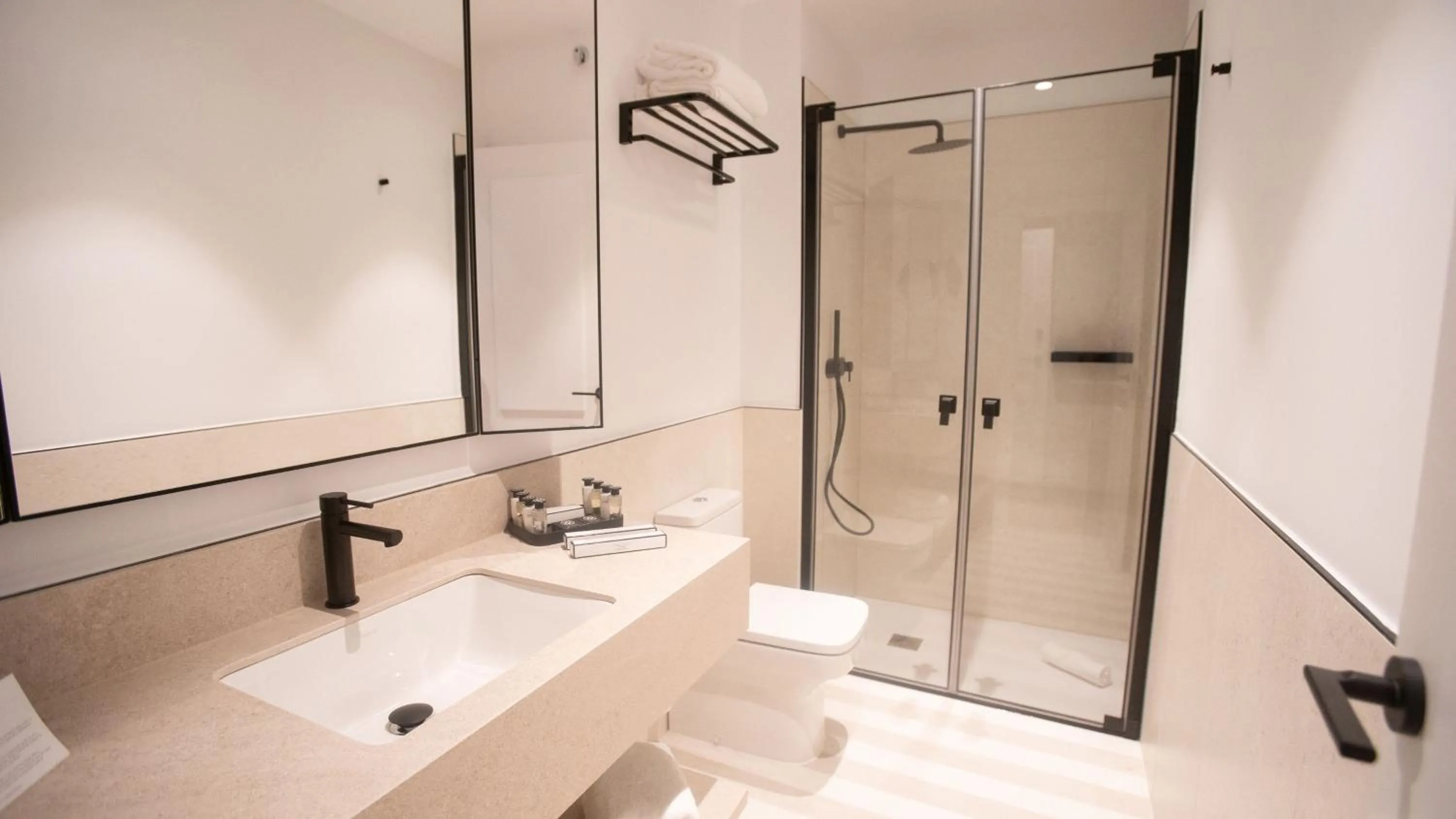 Bathroom in Soho Boutique Colón