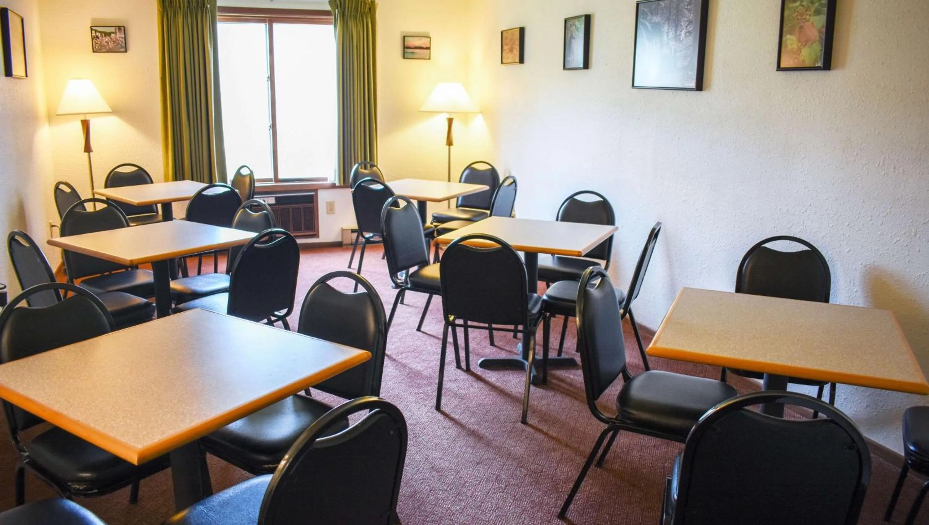 Lobby or reception in Magnuson Hotel Country Inn