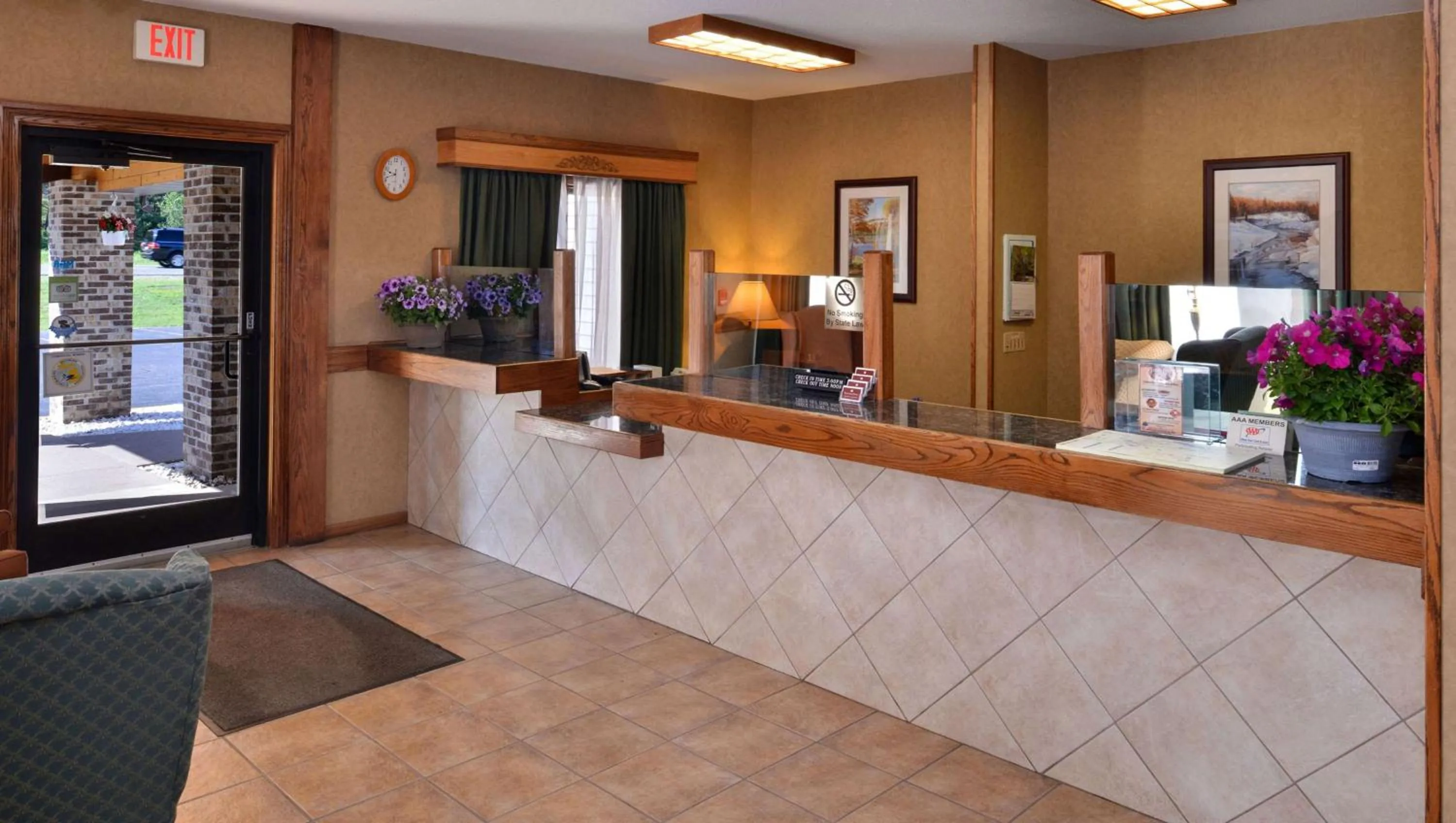 Lobby or reception in Magnuson Hotel Country Inn