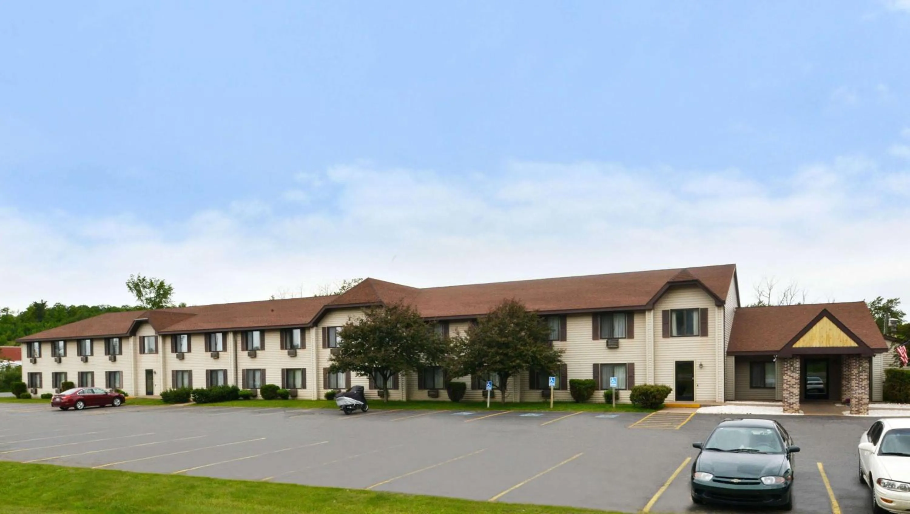 Property building in Magnuson Hotel Country Inn