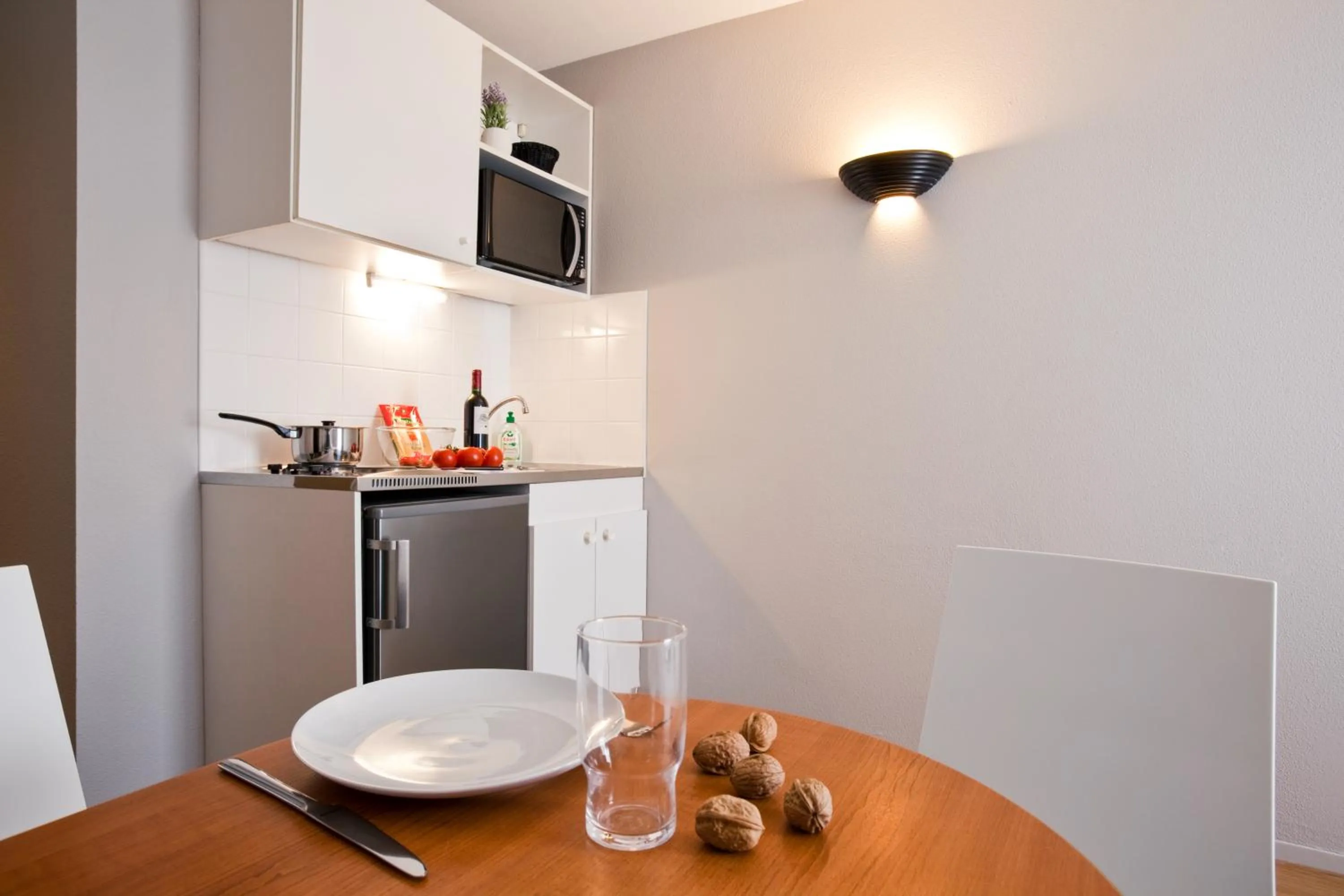 Kitchen or kitchenette in Aparthotel Adagio Access Paris Maisons-Alfort