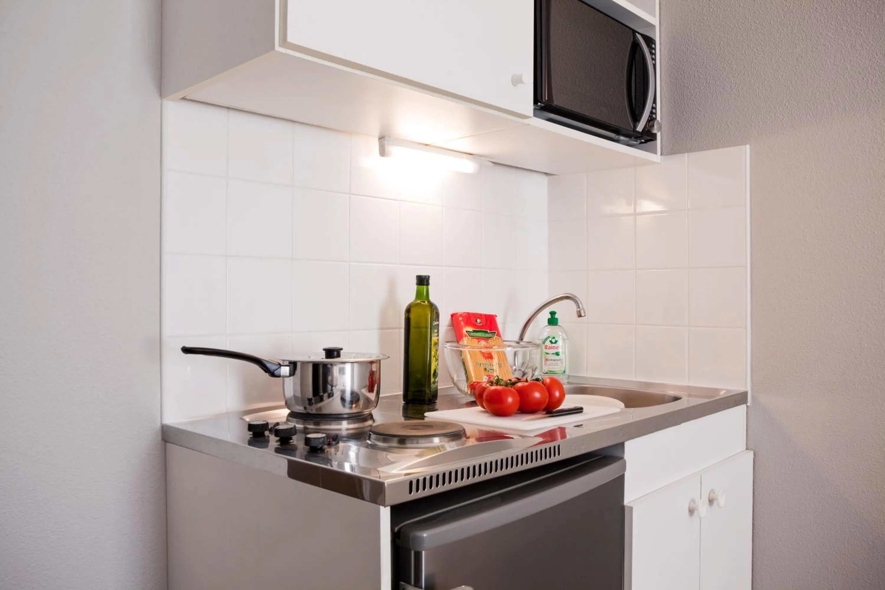 Kitchen or kitchenette in Aparthotel Adagio Access Paris Maisons-Alfort