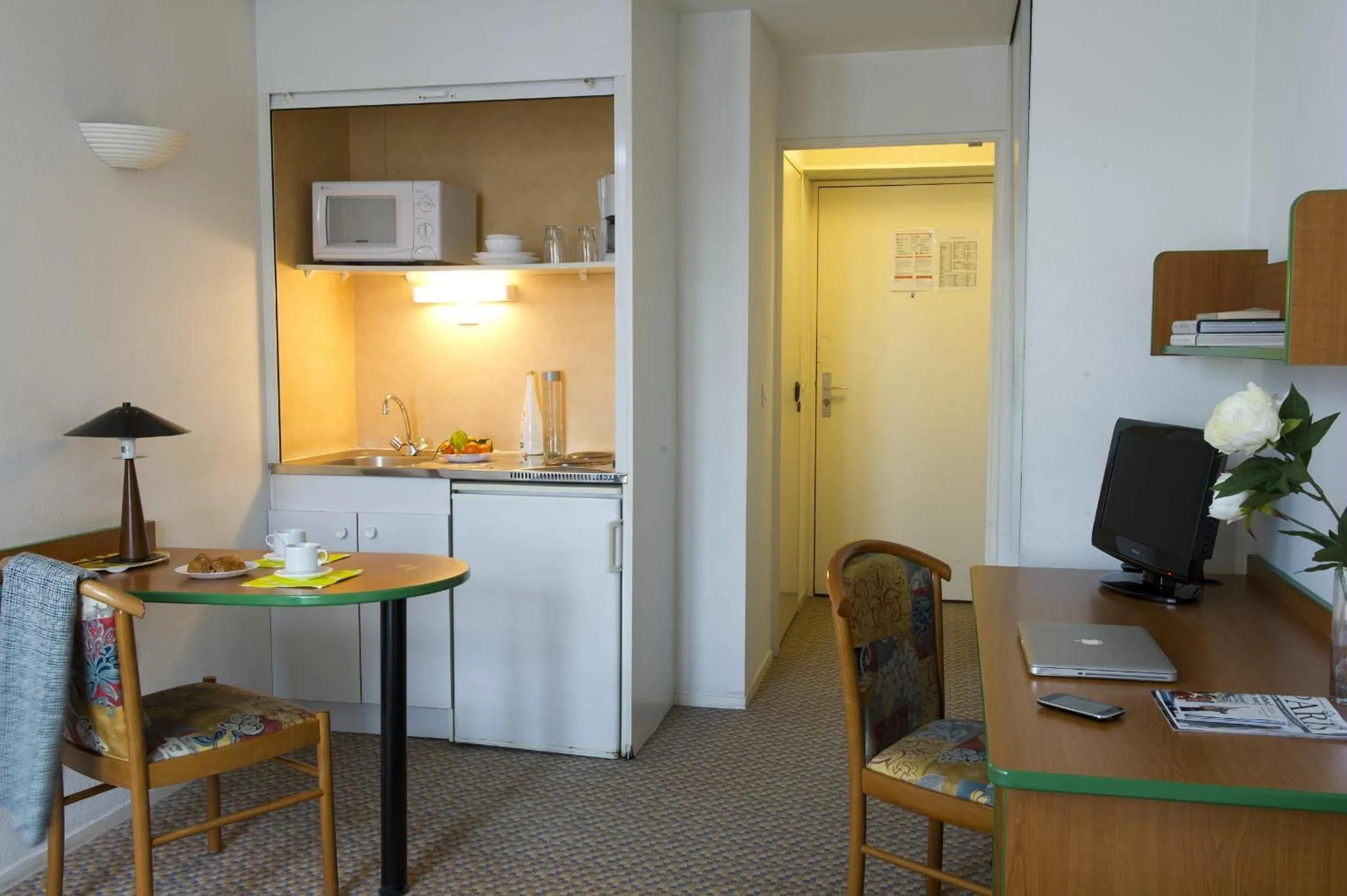 Kitchen or kitchenette in Aparthotel Adagio Access Paris Maisons-Alfort