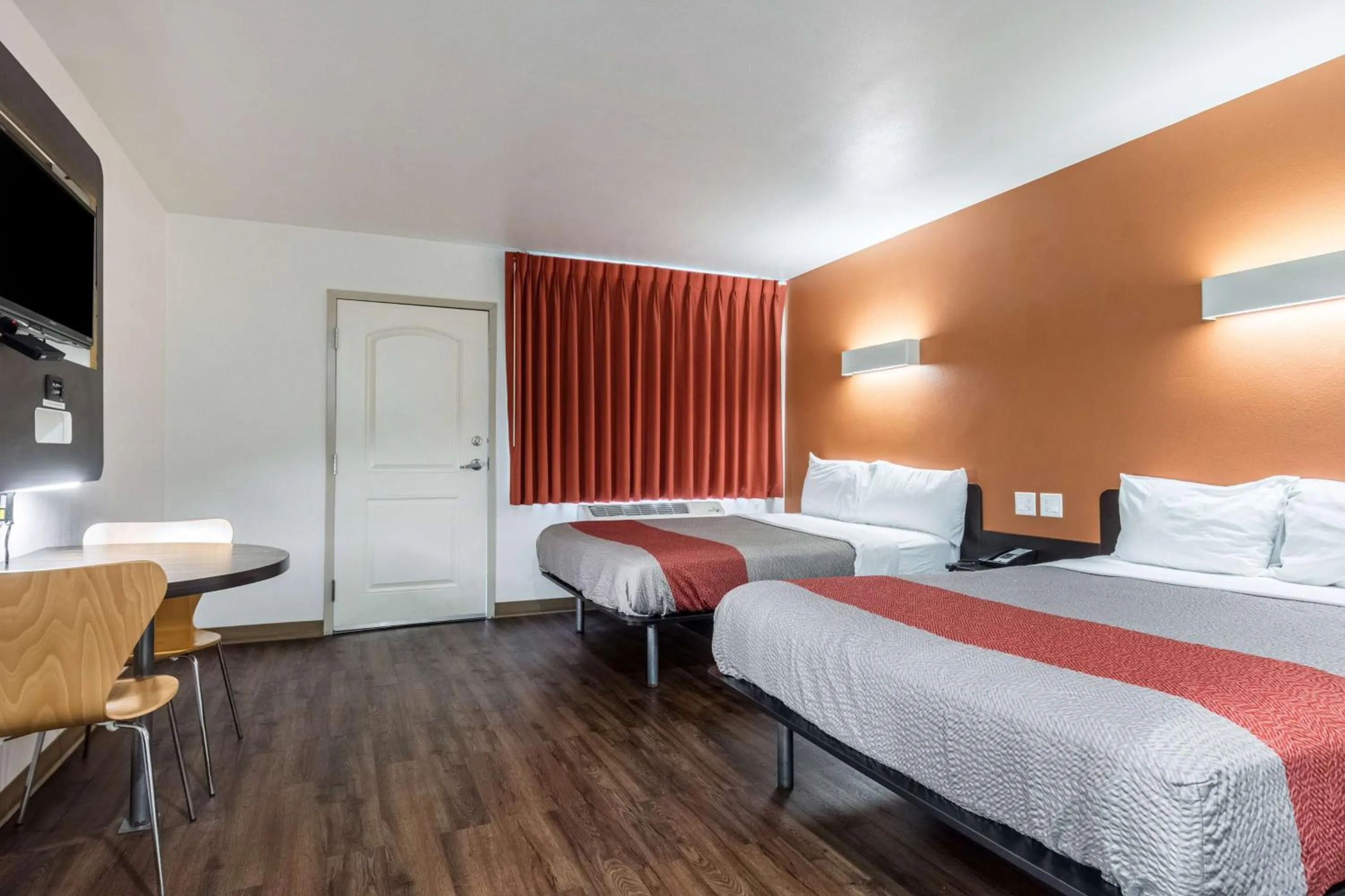 TV and multimedia, Bed in Motel 6-Oceanside, CA, Marina