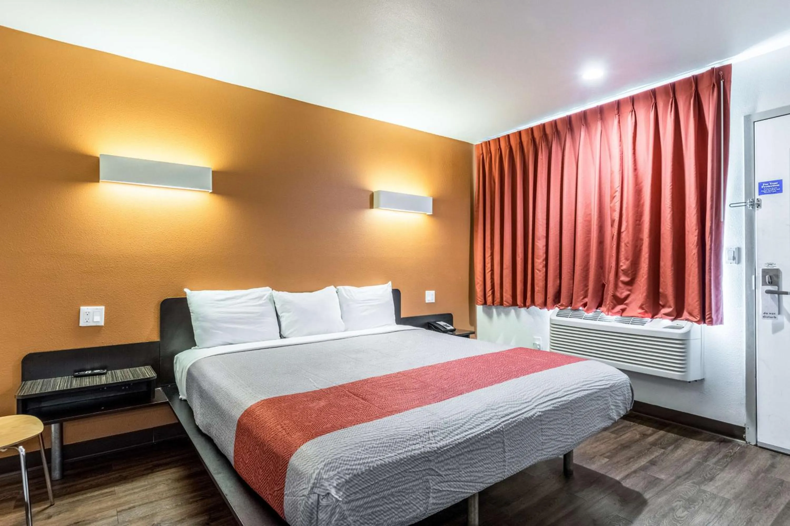 Bedroom, Bed in Motel 6-Oceanside, CA, Marina