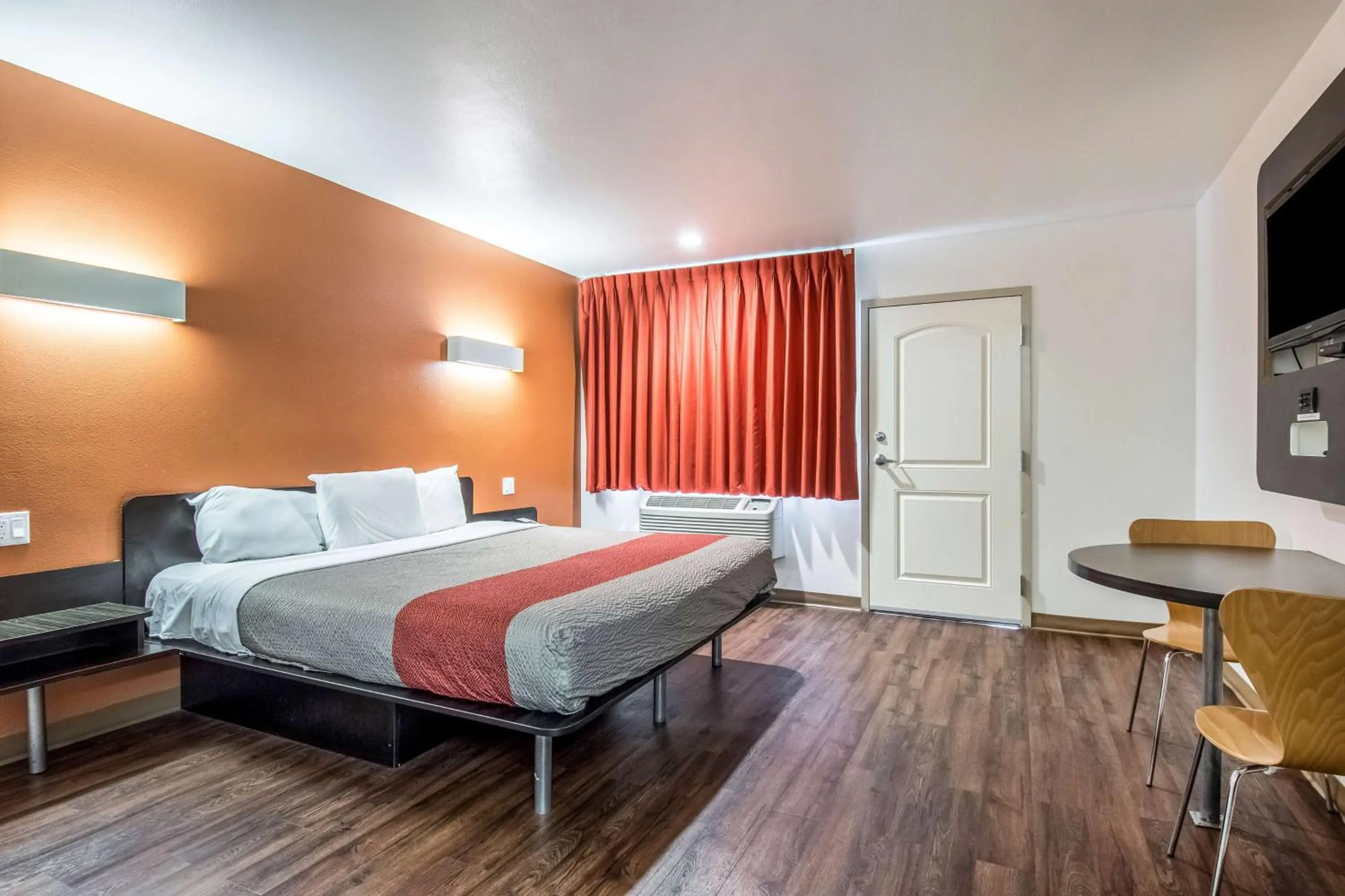 TV and multimedia, Bed in Motel 6-Oceanside, CA, Marina