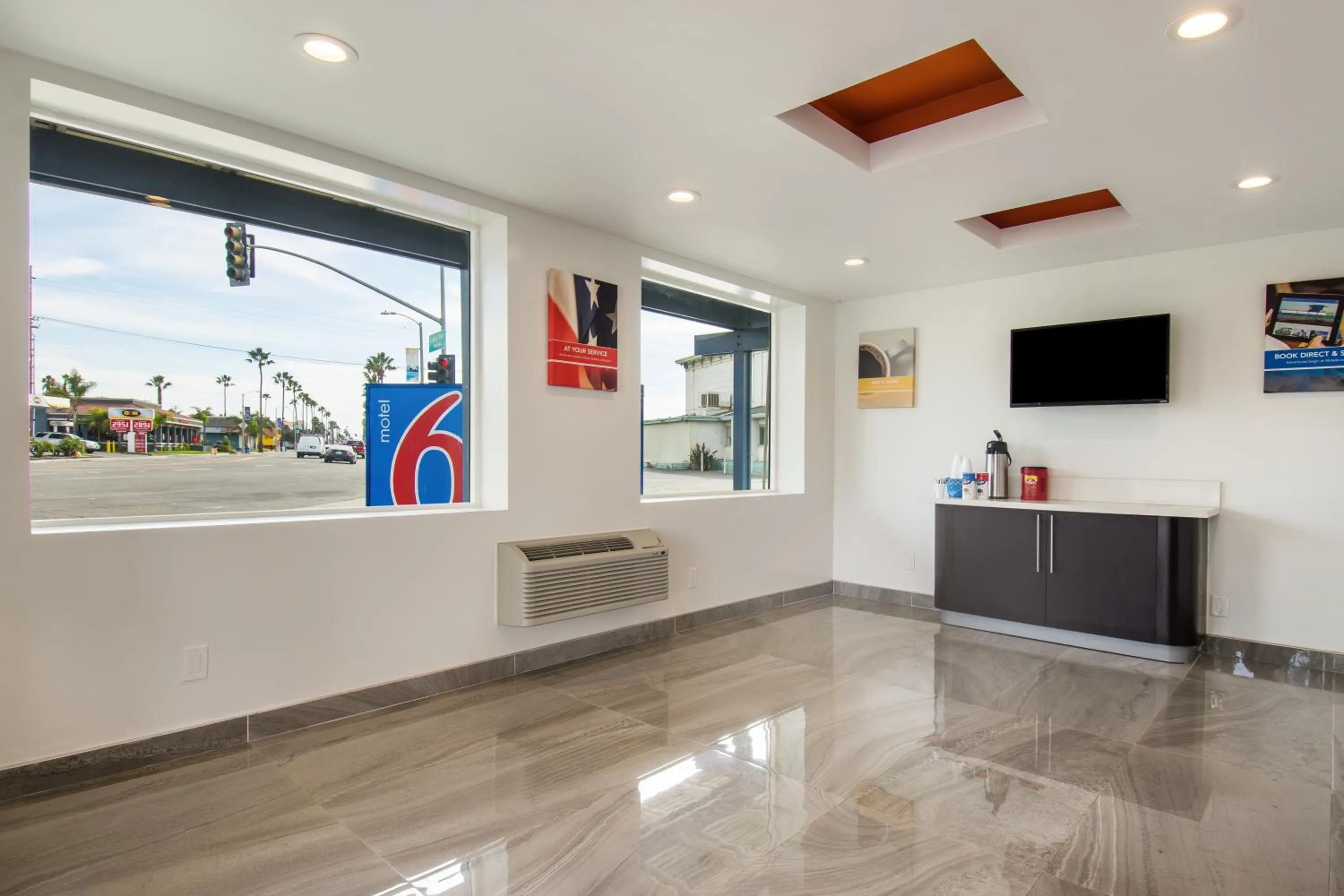 Lobby or reception in Motel 6-Oceanside, CA, Marina