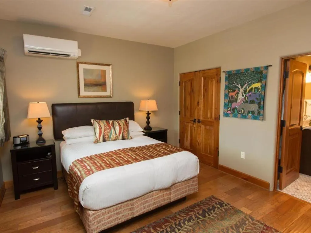 Bed in Columbia Cliff Villas